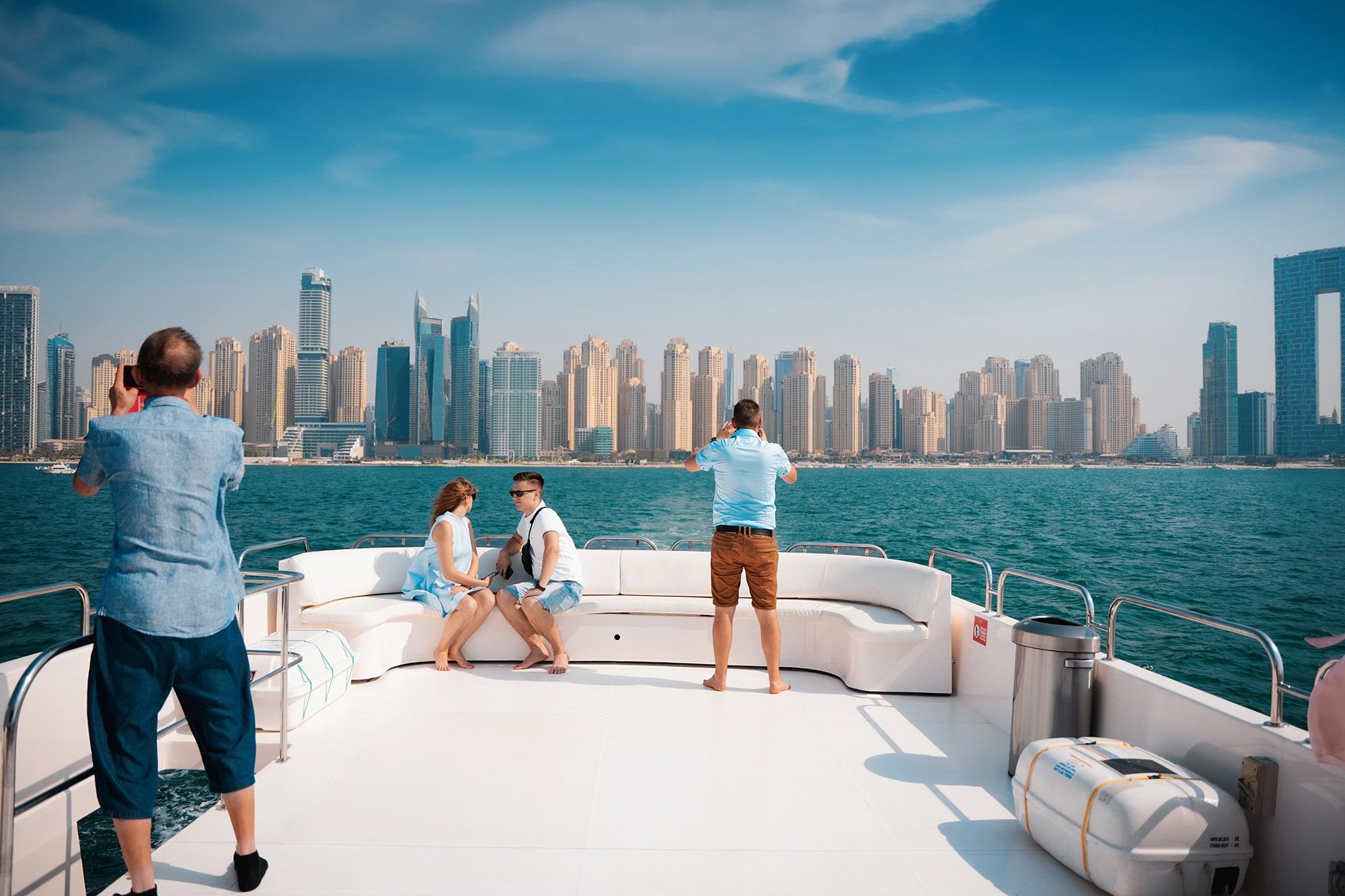 Dubai Marina Luxury Yacht Cruise with Breakfast or BBQ