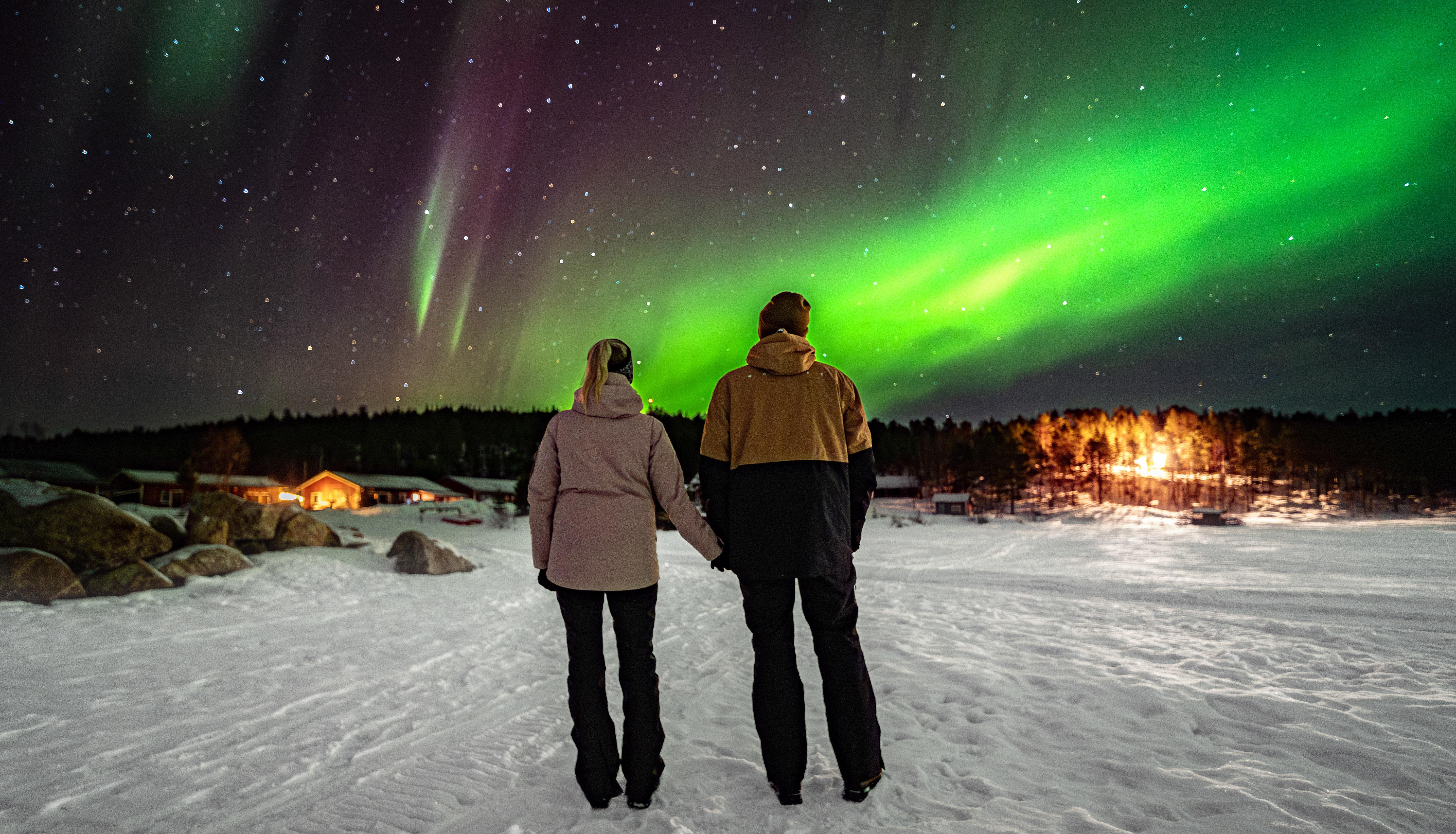 Rovaniemi Aurora Hunt – Expert-Led Northern Lights Chase with Free Photos