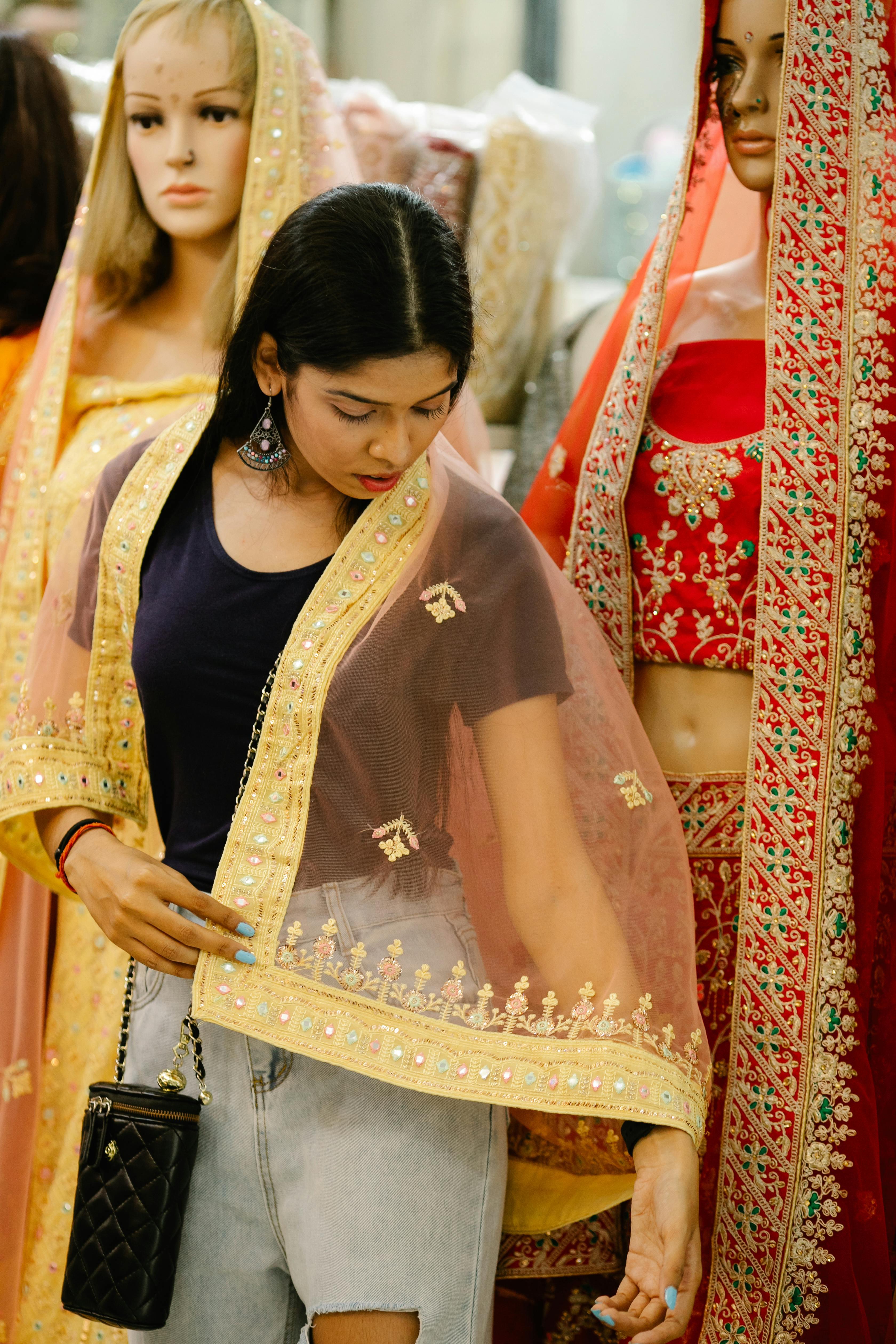 Delhi Personal Shopping Tour with Local Female Expert