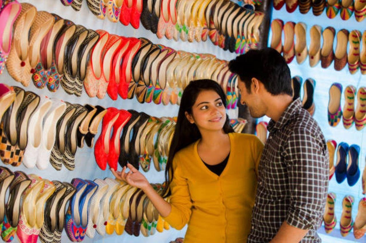 Delhi Personal Shopping Tour with Local Female Expert