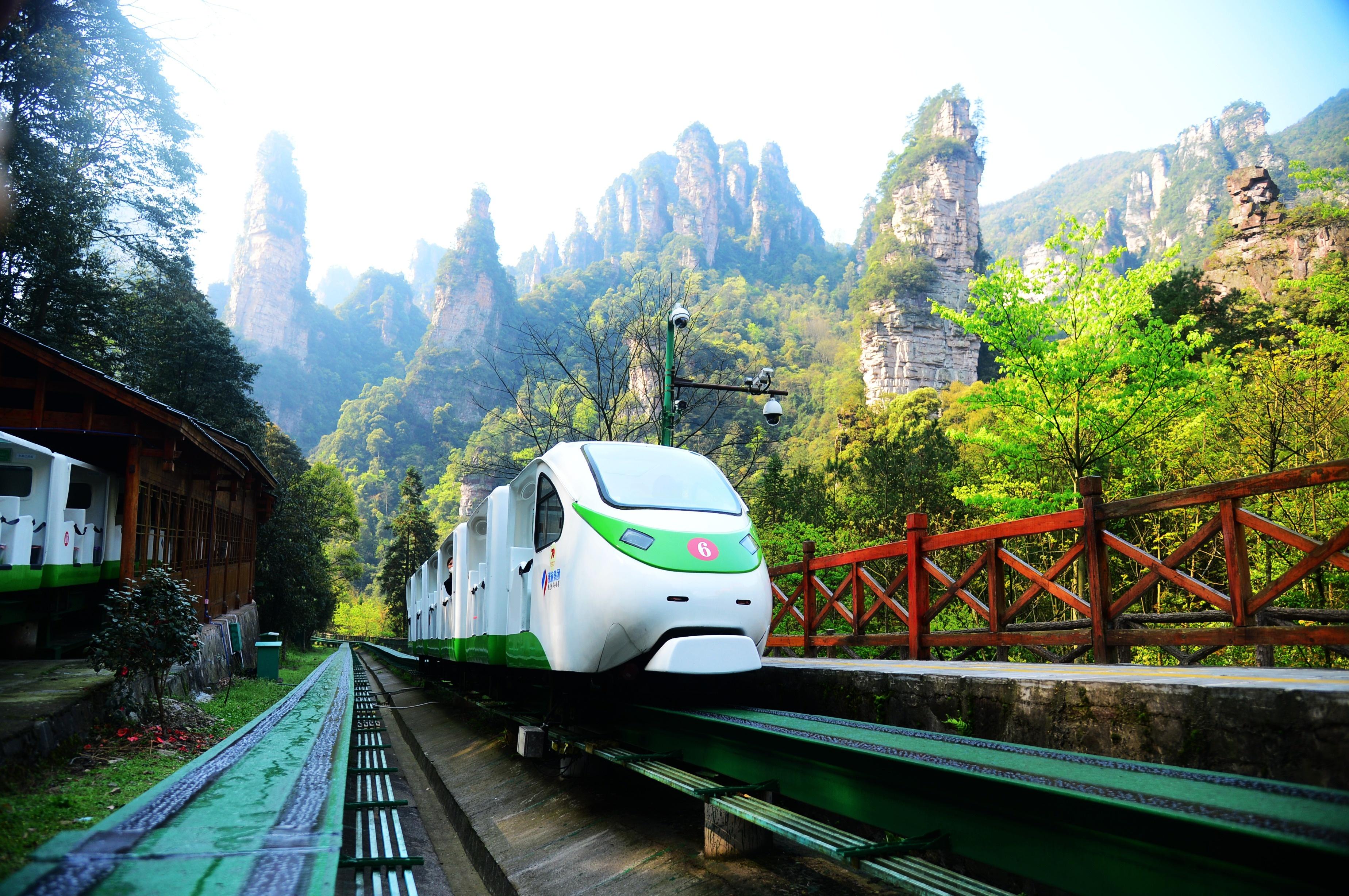 Zhangjiajie: Baofeng Lake Cruise, Forest Park & Valley Train Experience
