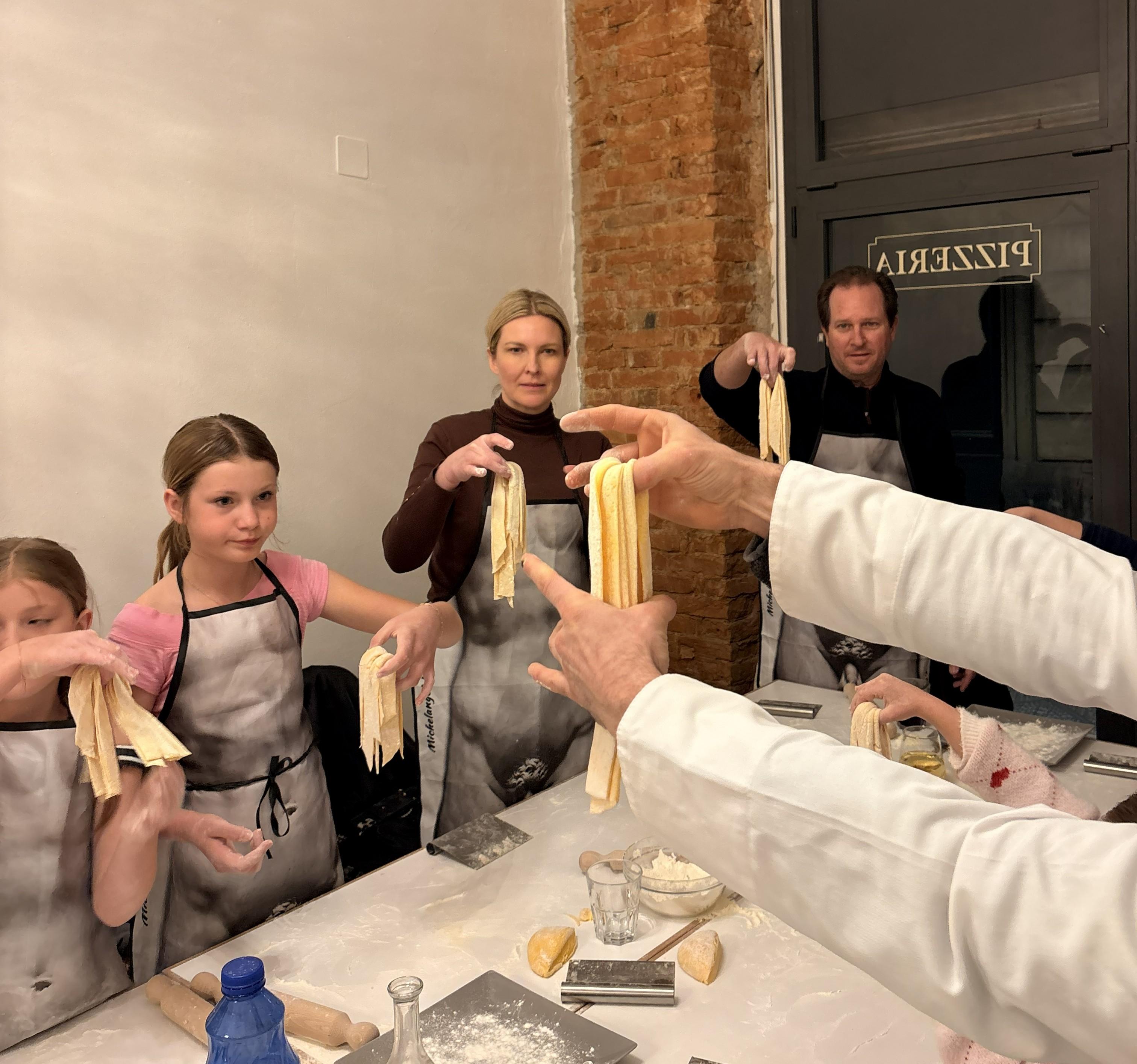 Family Pasta & Tiramisu Cooking Class in Florence with Tuscan Wine