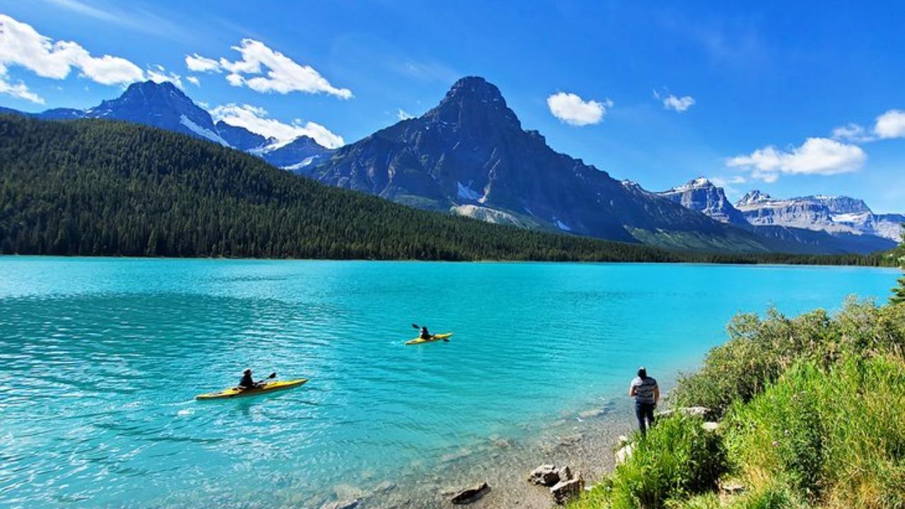 Icefields Parkway tour — Columbia Icefield, Peyto Lake and Bow Lake, Alberta — image 12