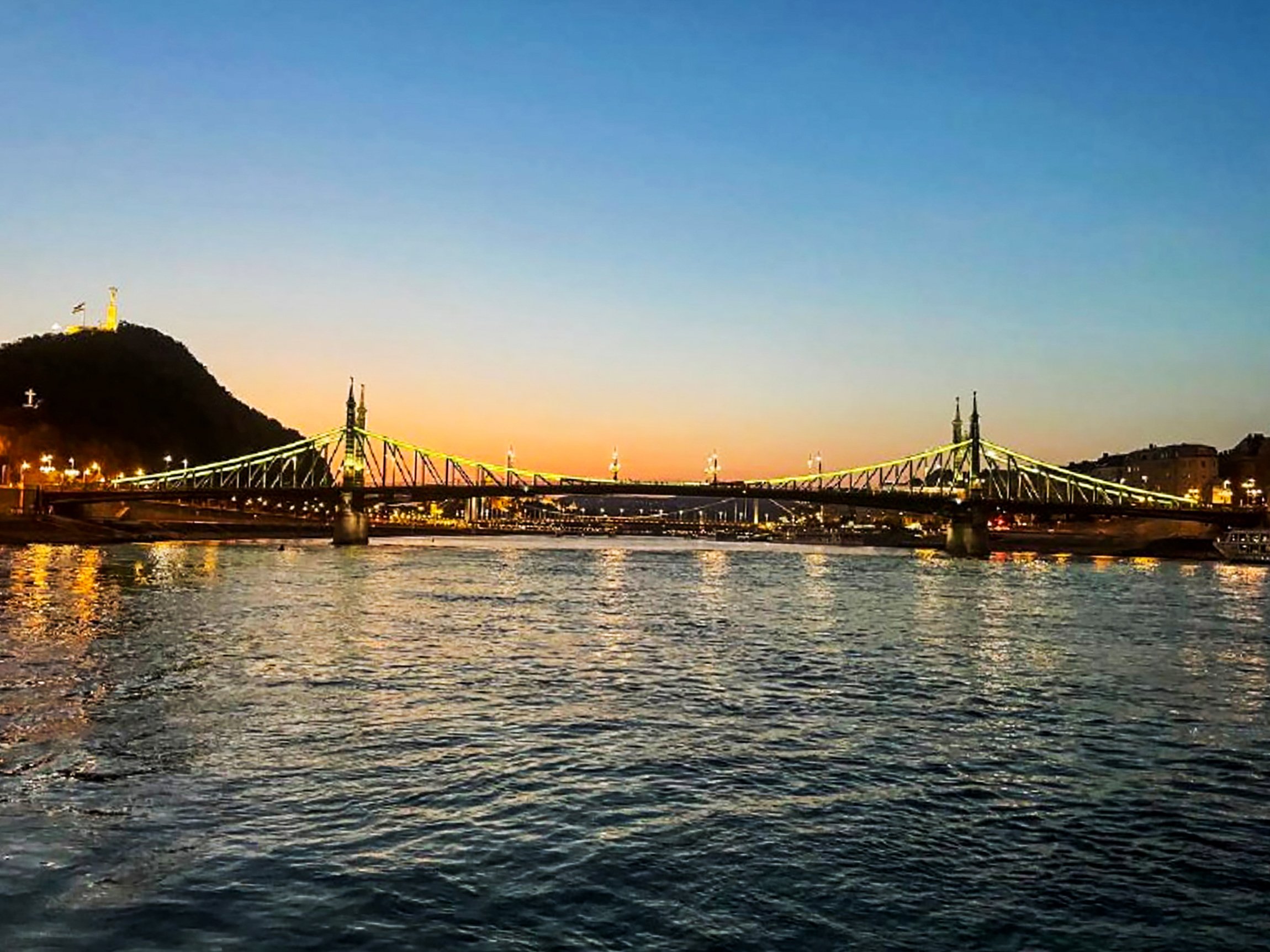 Budapest: City Highlights Sightseeing Cruise