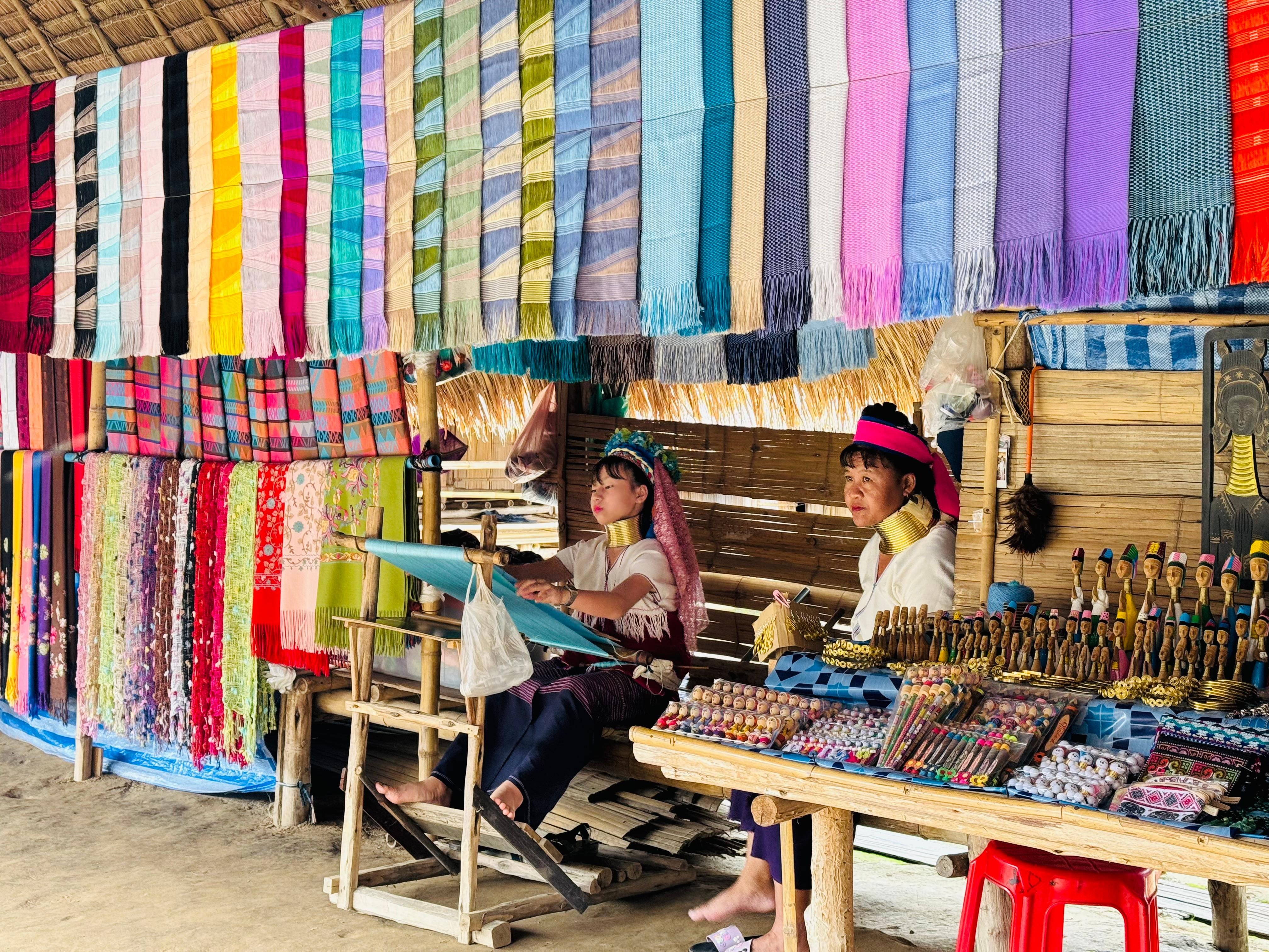 Chiang Rai: 7 Iconic Landmarks & Riverside Buffet Tour