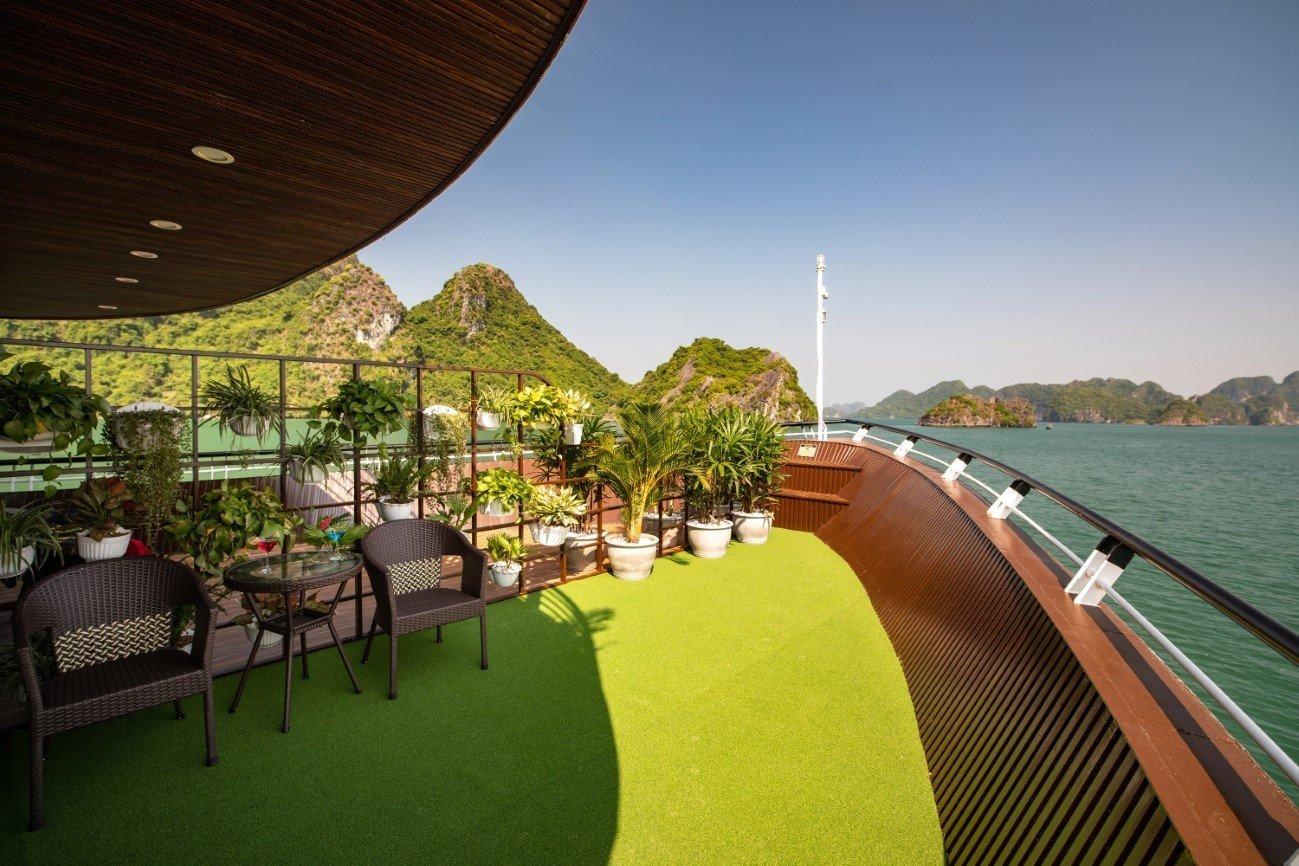 Ha Long & Lan Ha Bay 3-Day Cruise with Private Balcony