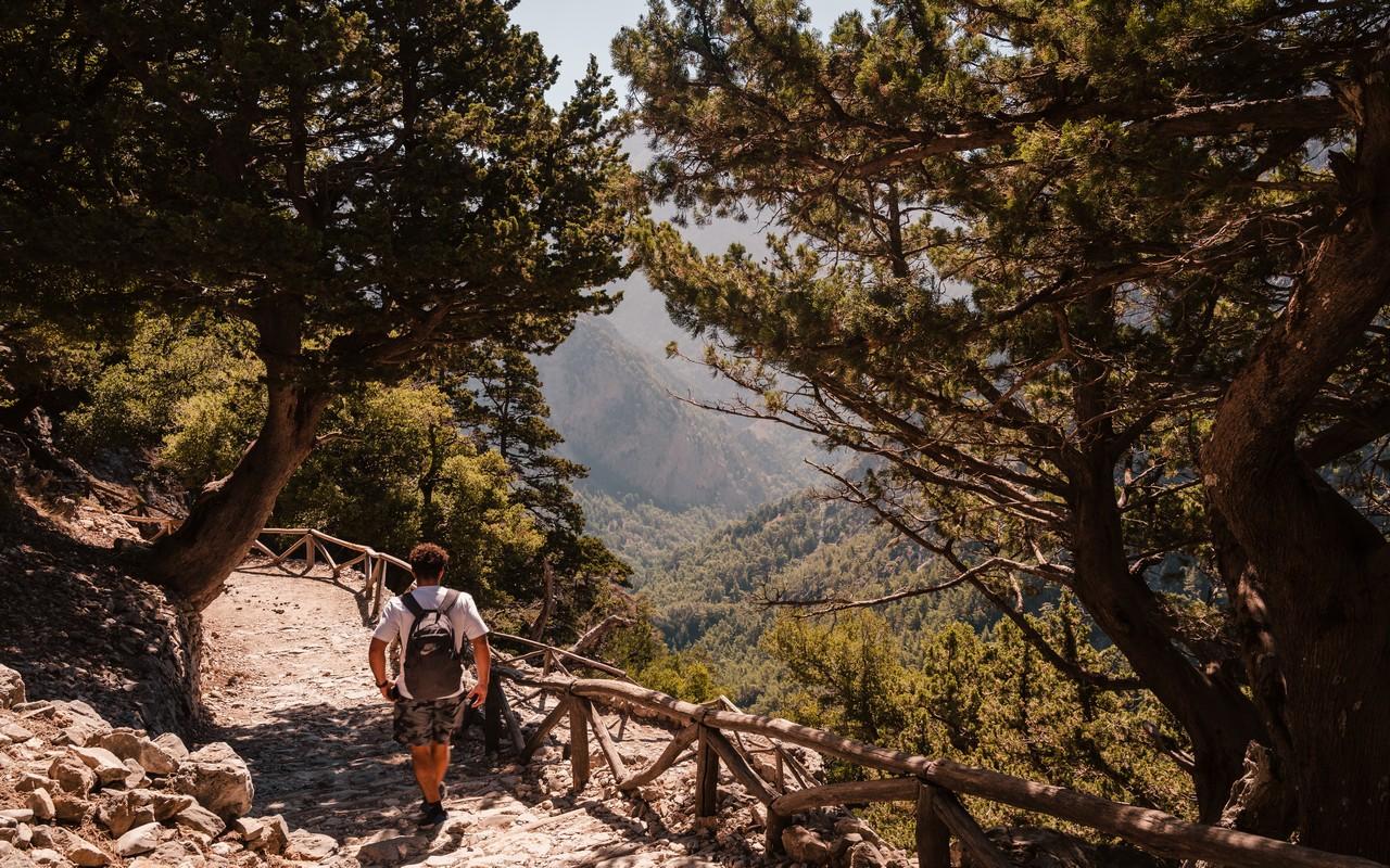 Samaria Gorge hike Crete — Xyloskalo descent, Iron Gates Sideroportes, kri-kri ibex, Agia Roumeli Libyan Sea — image 57