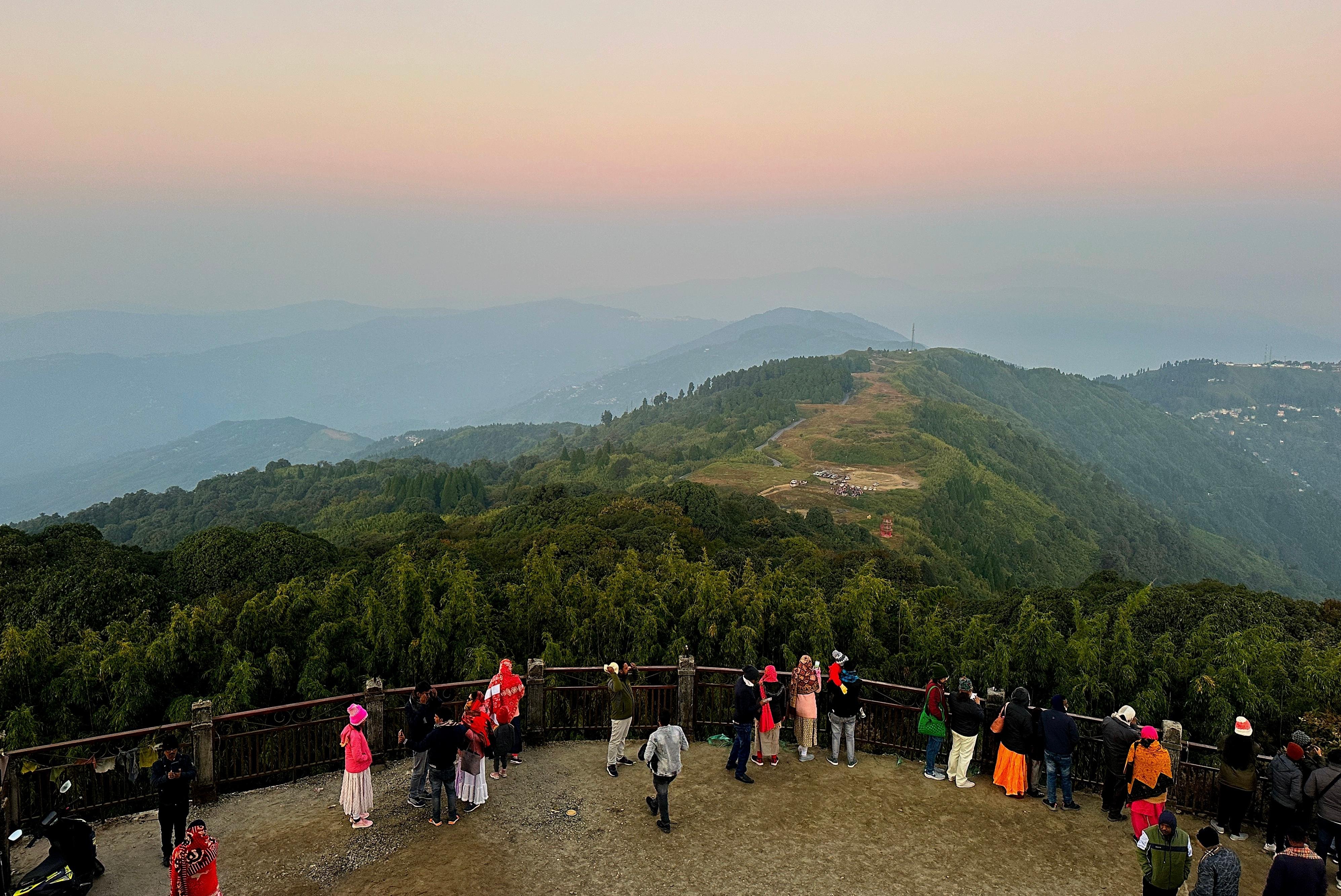 Darjeeling: Tiger Hill Sunrise & Guided Trekking Day Tour