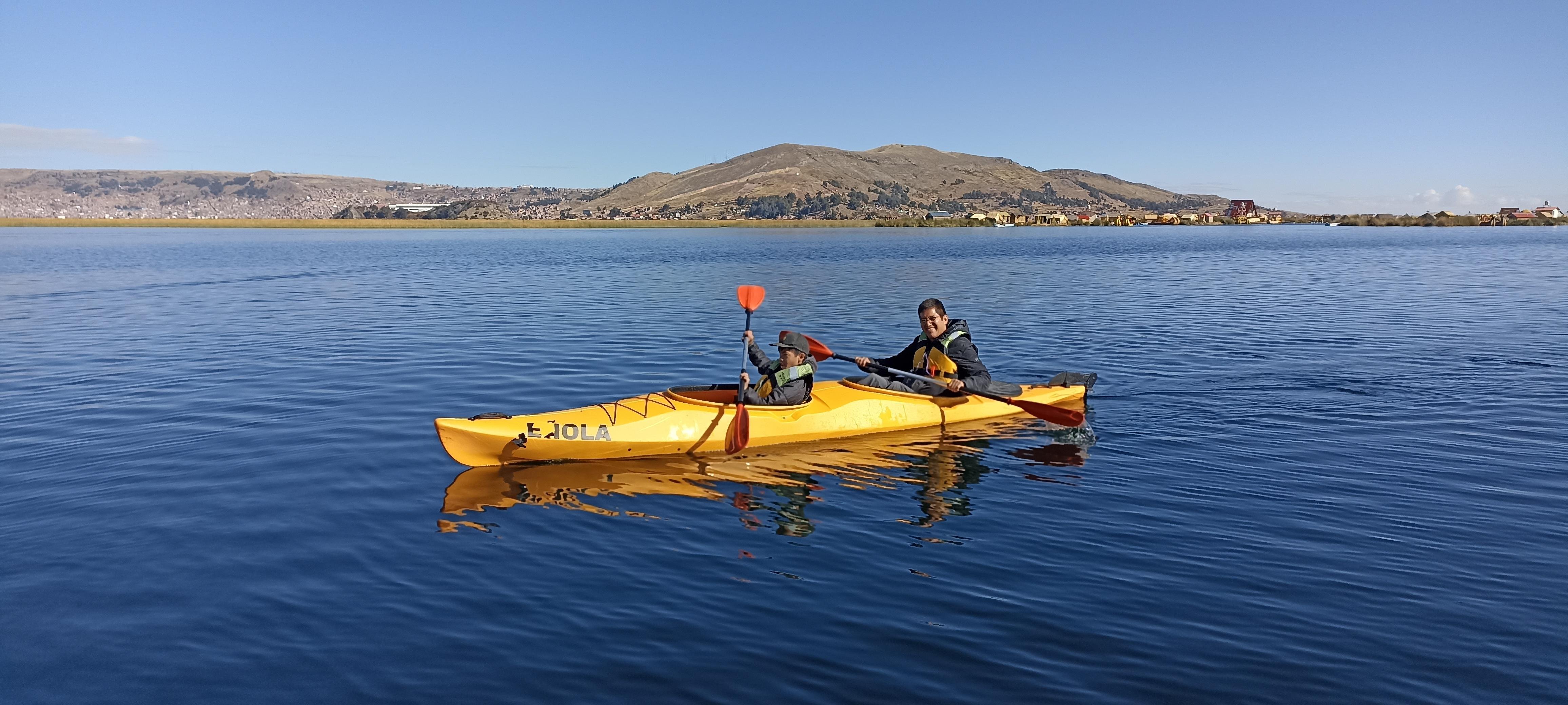 Aventura de Caiaque às Ilhas Uros e Reserva do Titicaca
