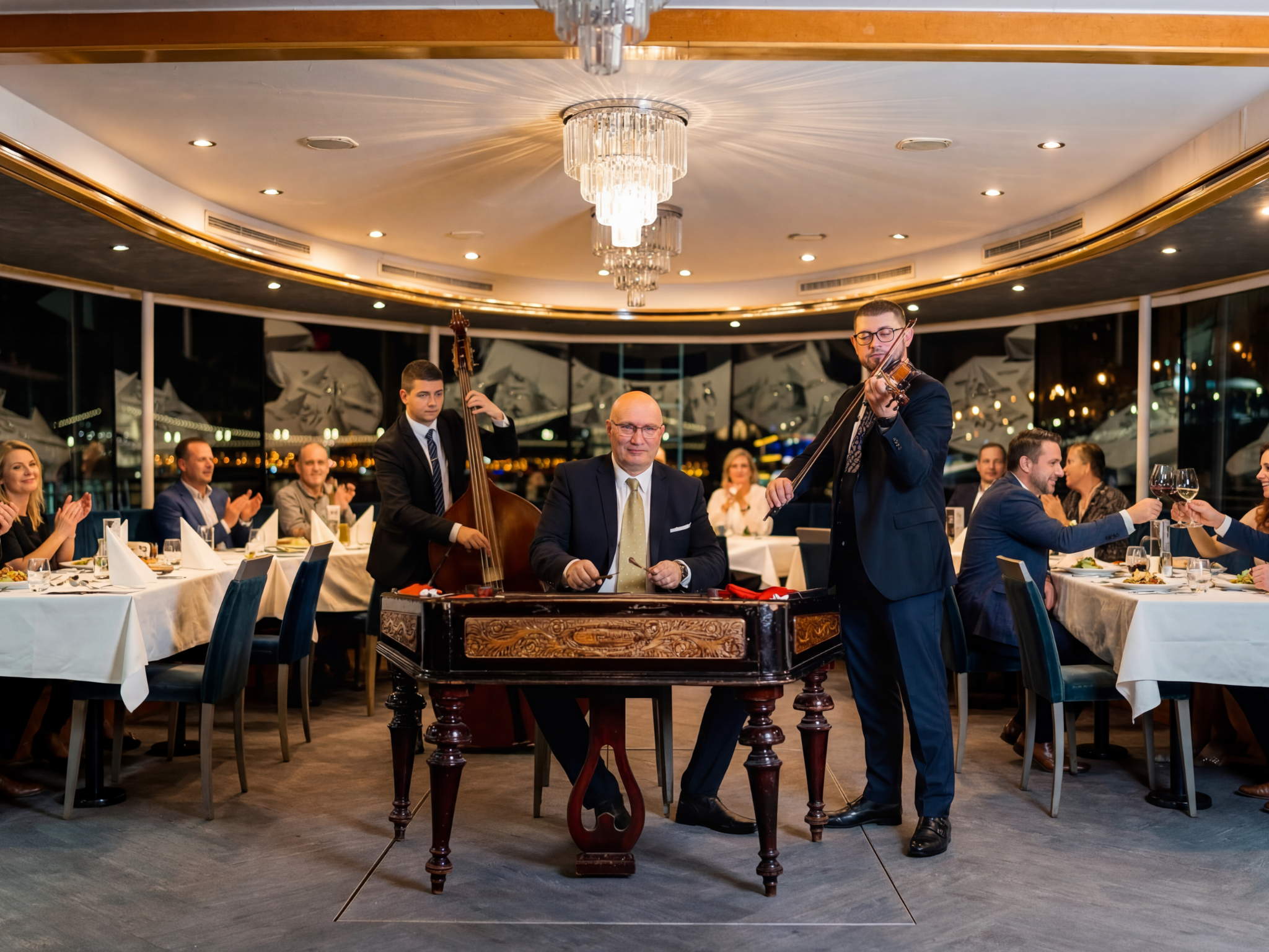 Budapest: 4-Course Dinner River Cruise with Live Folk Music