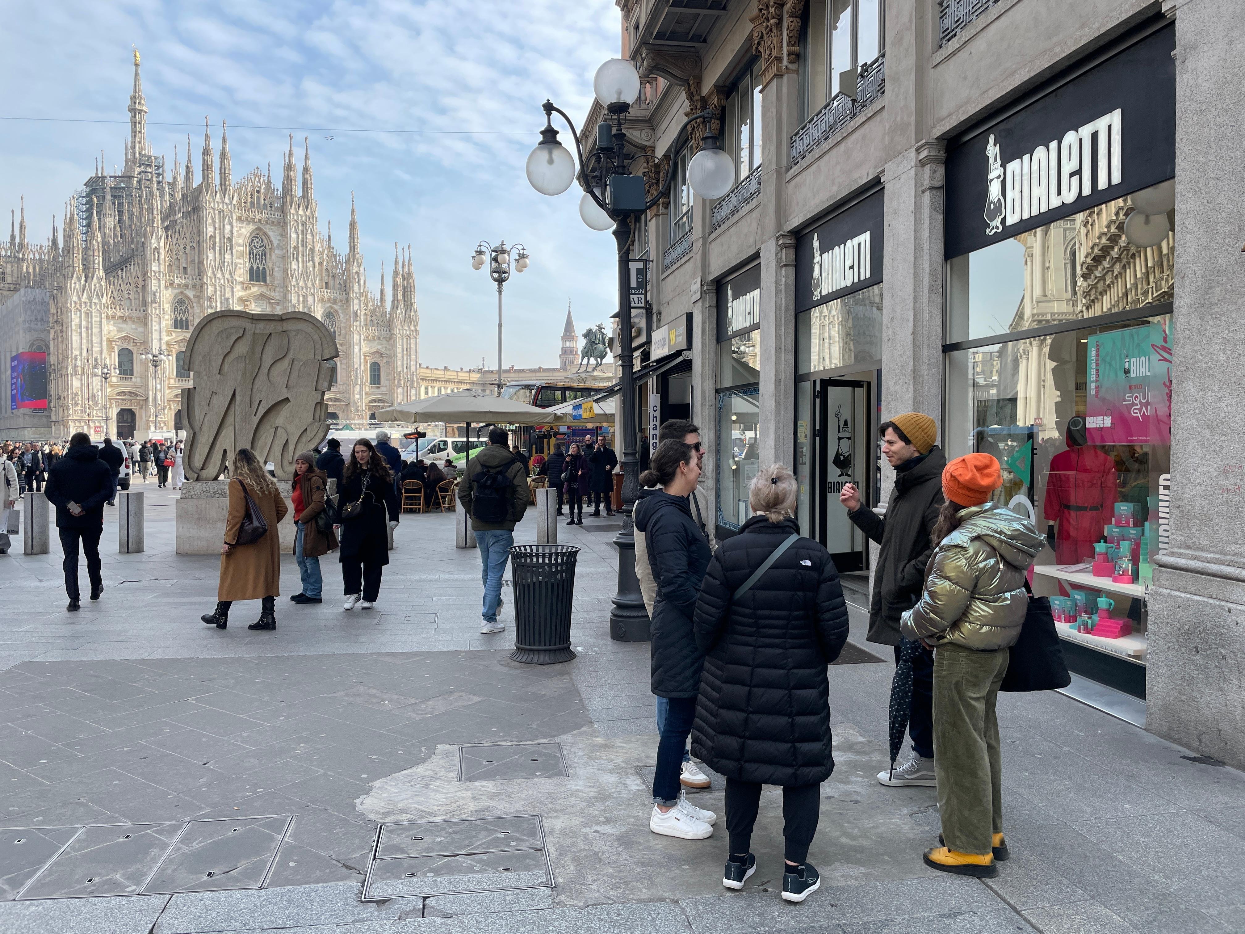 Milan History & Street Food Walk with Wine