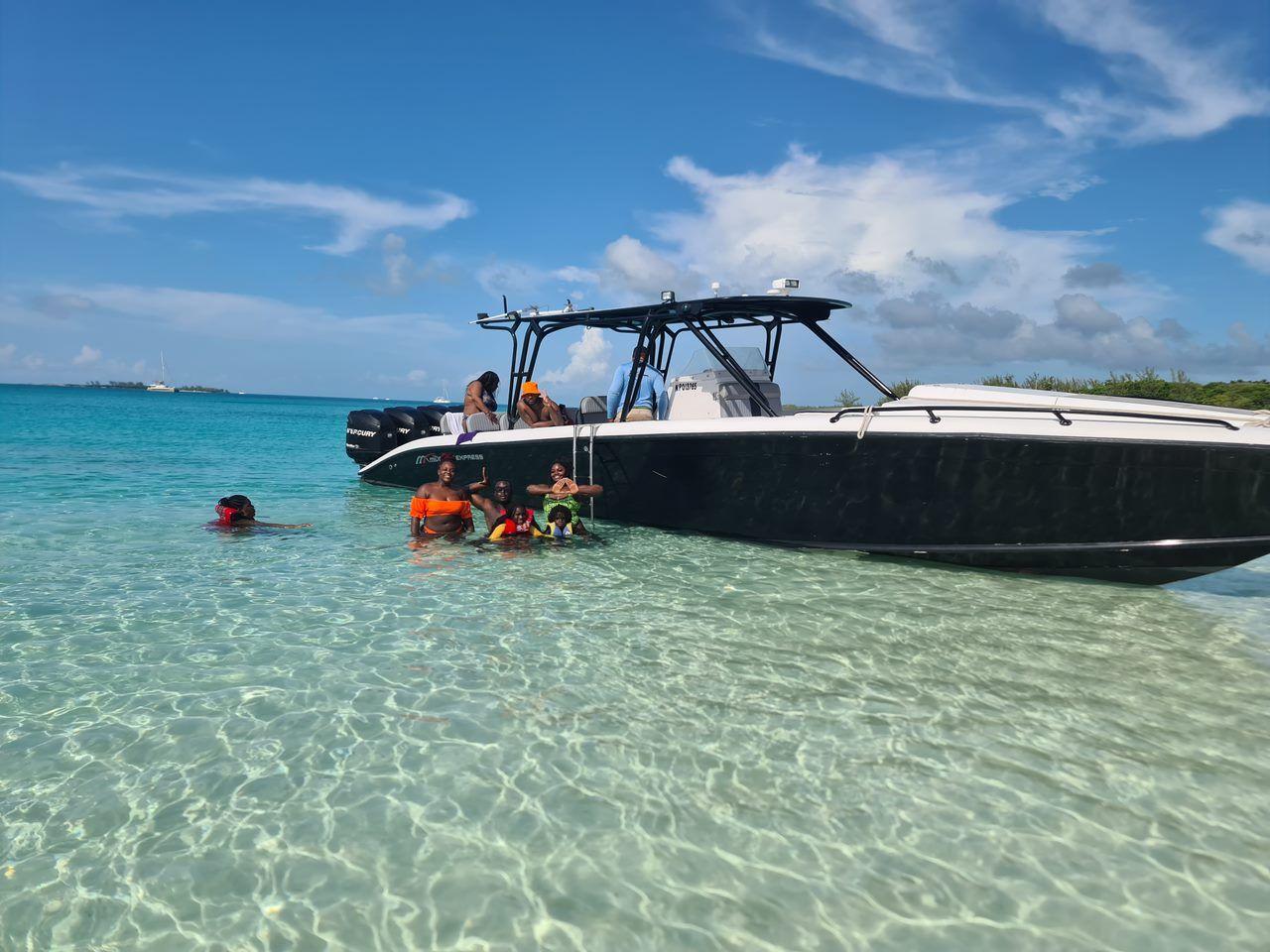 Nassau 3-Island Speedboat Adventure: Pigs, Turtles & Snorkeling