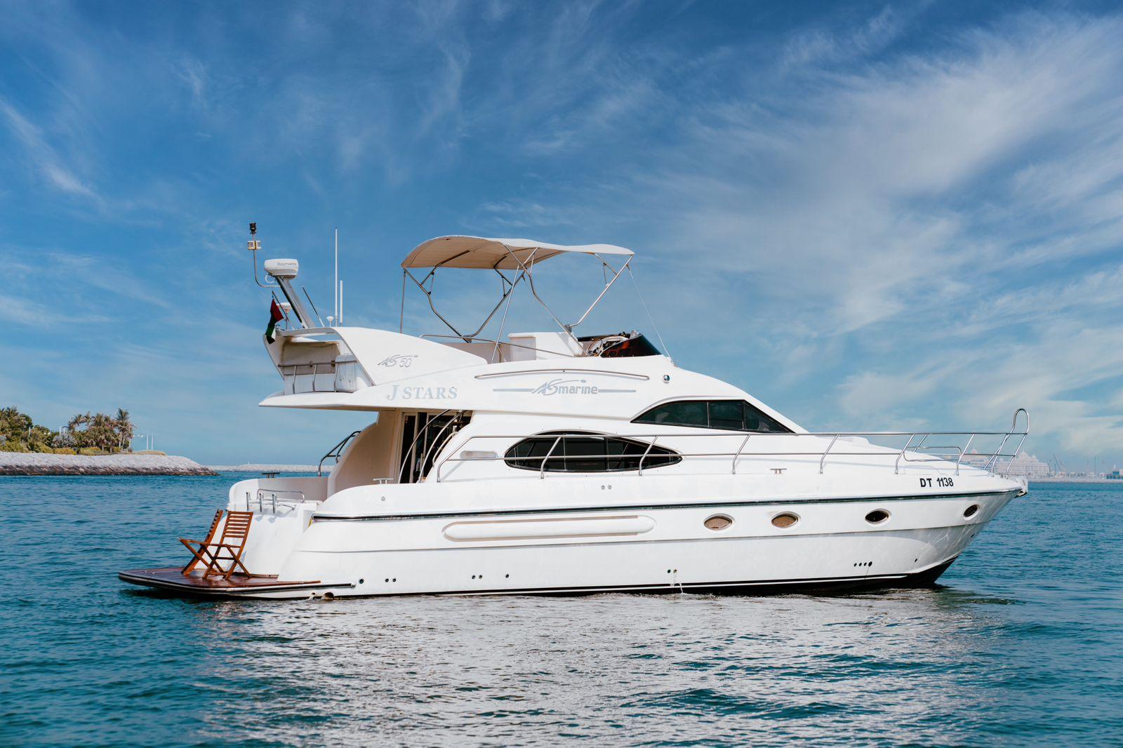 Dubai Private Luxury Yacht Experience – 50-Foot Charter