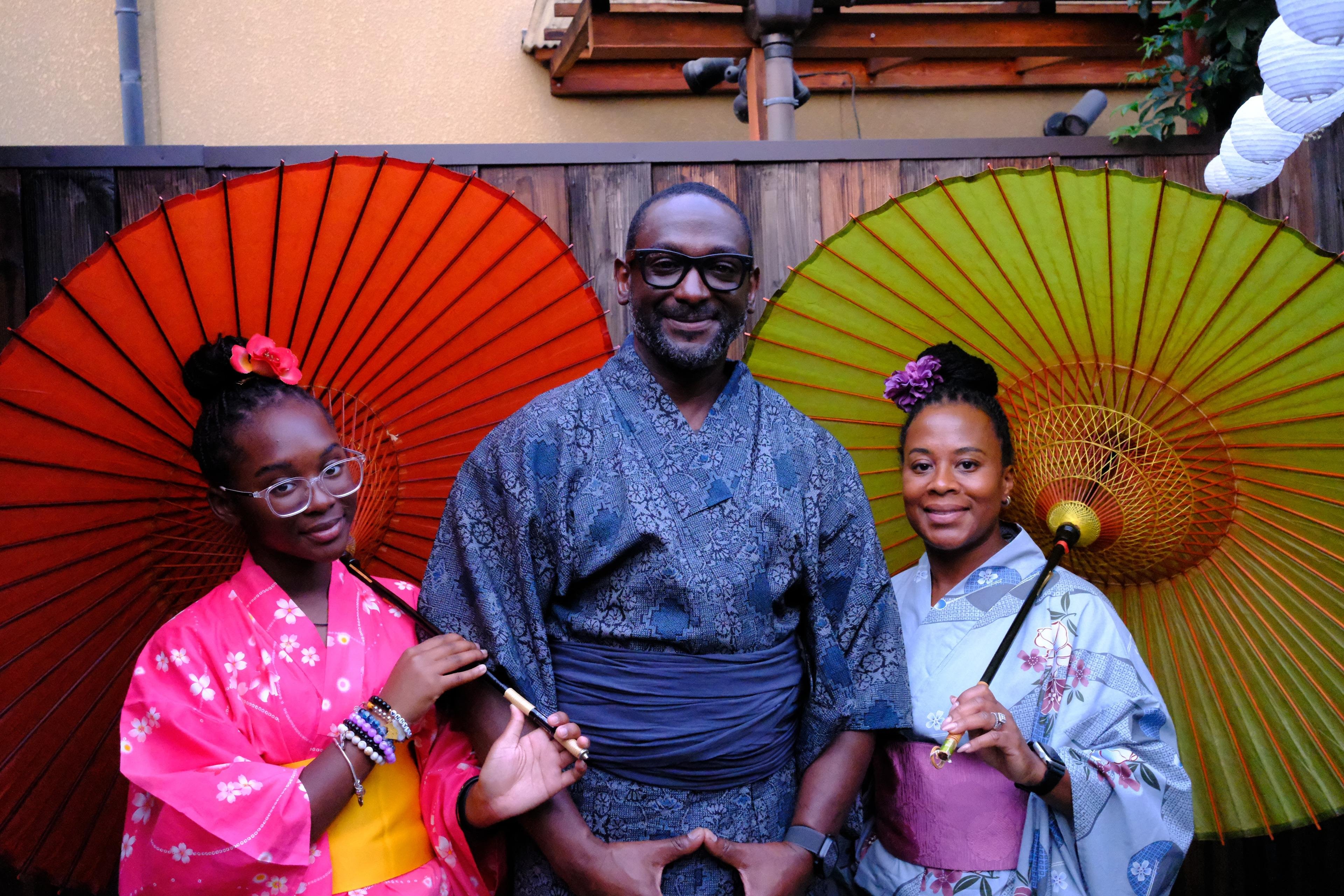Privat upplevelse i Machiya i Kyoto: Tebjudning, kalligrafi & kimono