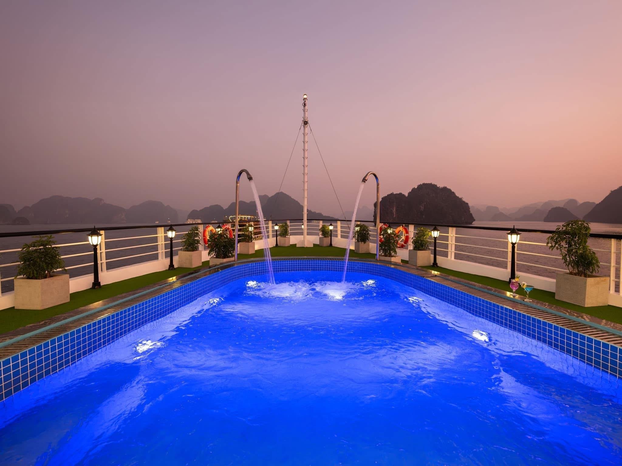 Hanoi: 2-Day Lan Ha & Halong Bay 5-Star Cruise with Private Balcony