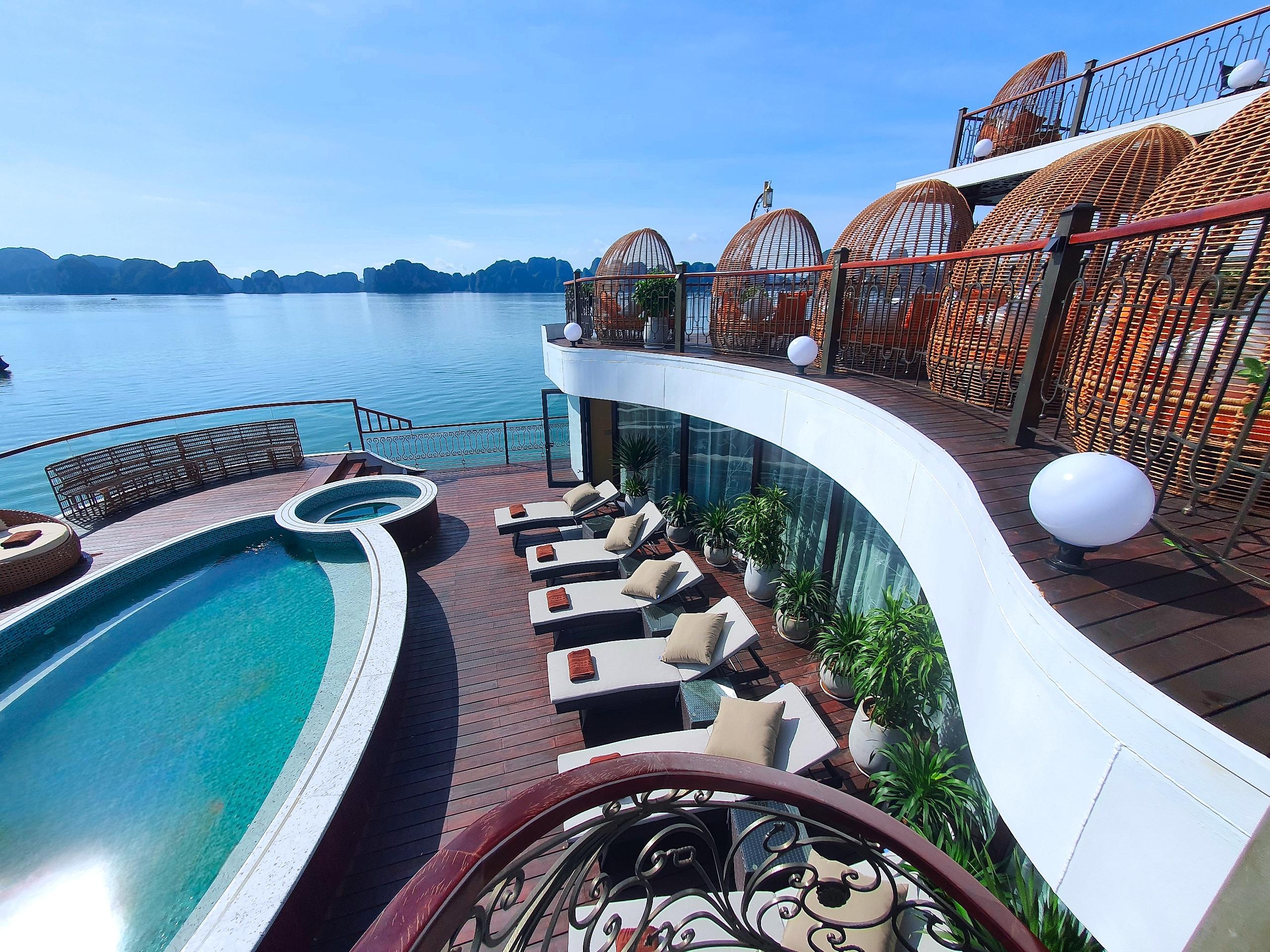 Ha Long Bay 3-Day Luxury Cruise aboard Indochine Premium