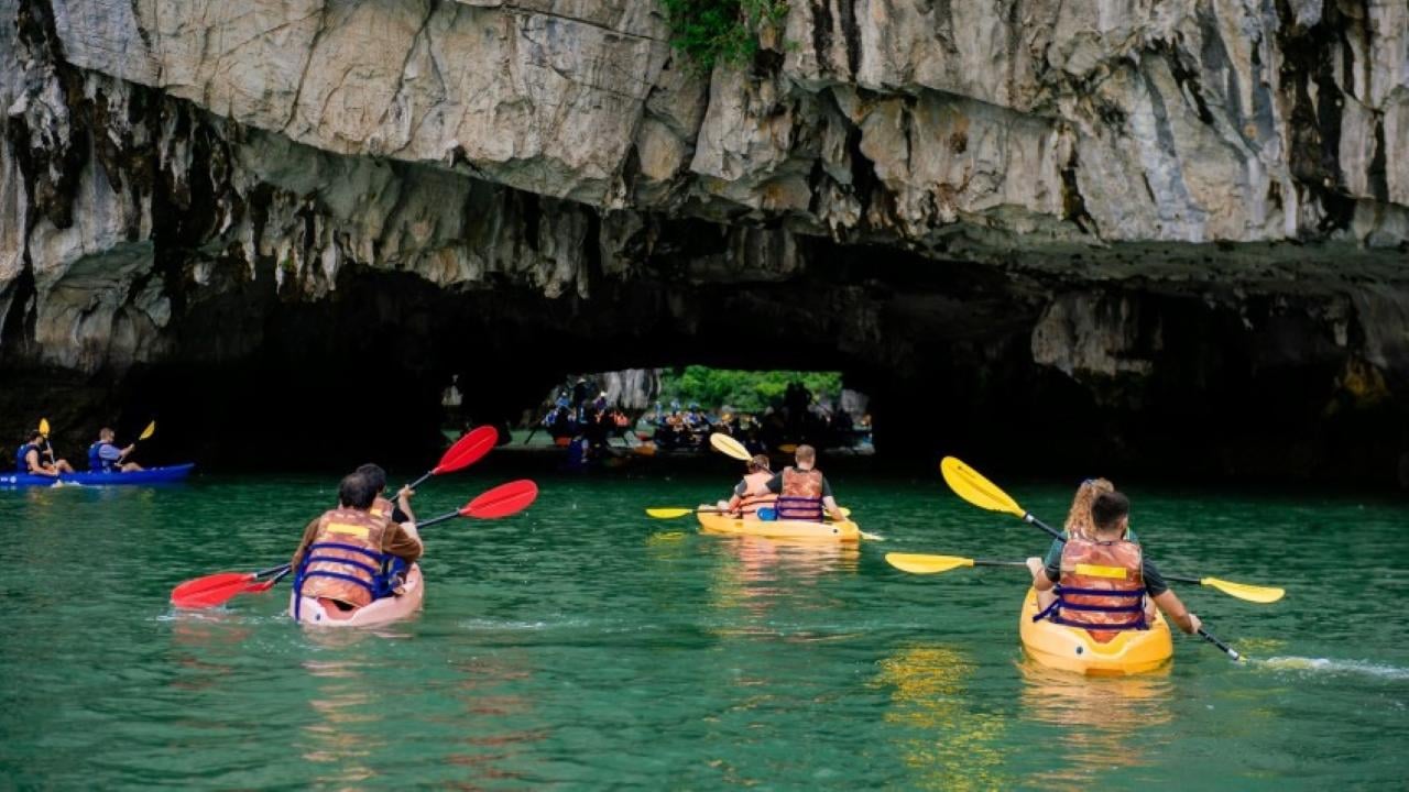 Ha Long & Lan Ha Bay 2-Day 5-Star Cruise with Free Transfer