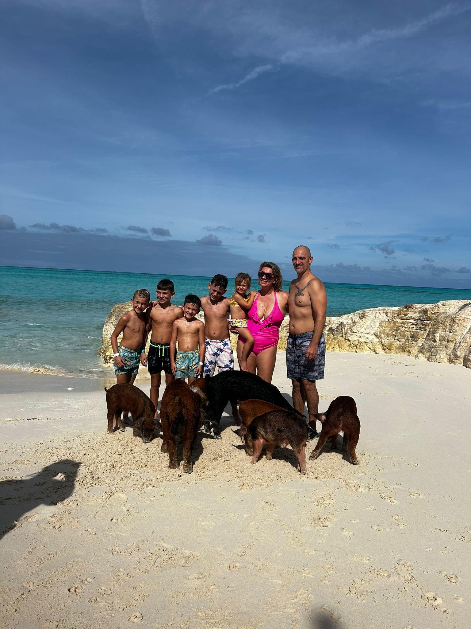 Nassau 3-Island Speedboat Adventure: Pigs, Turtles & Snorkeling