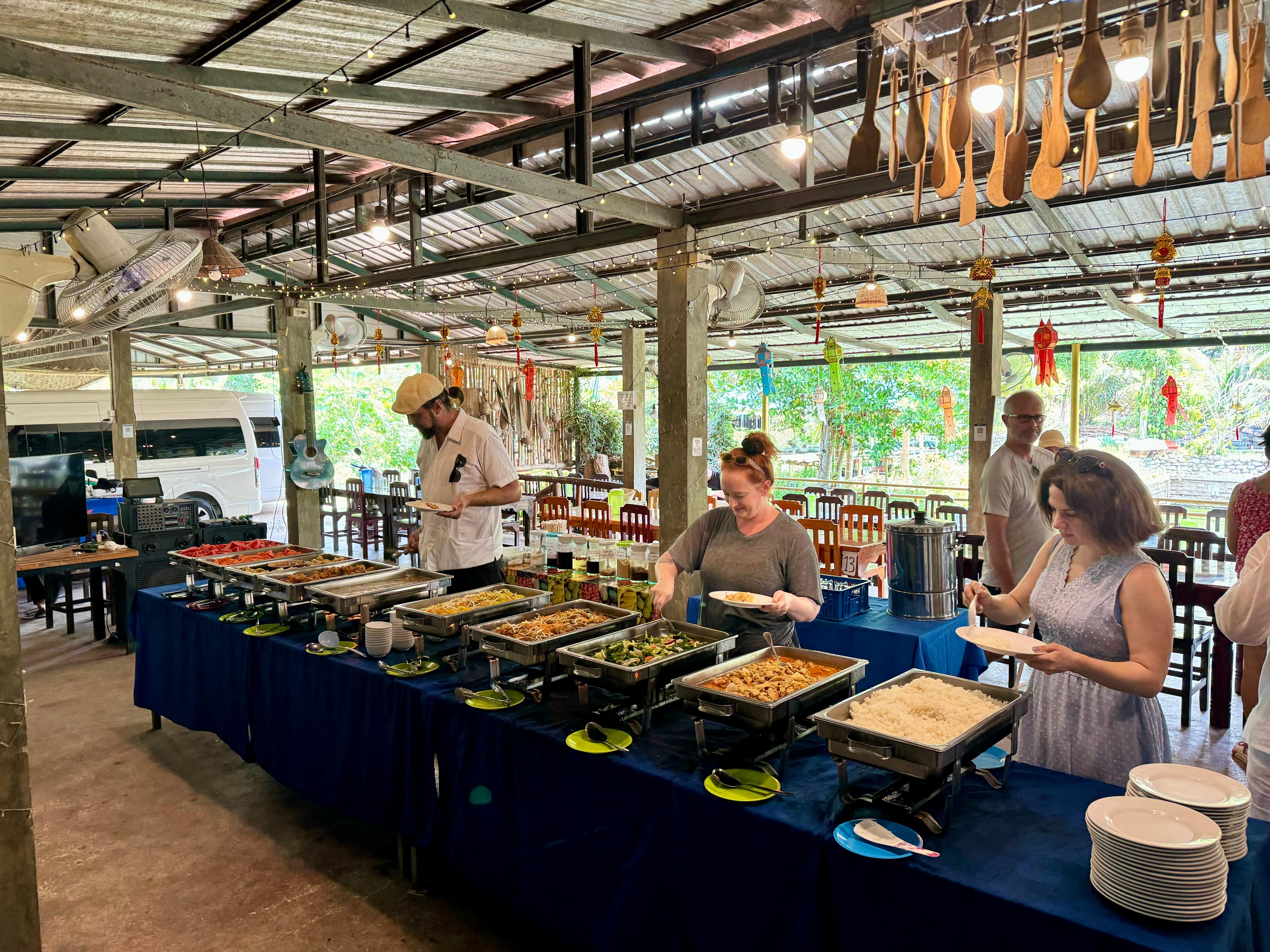 Chiang Rai: 7 Iconic Landmarks & Riverside Buffet Tour