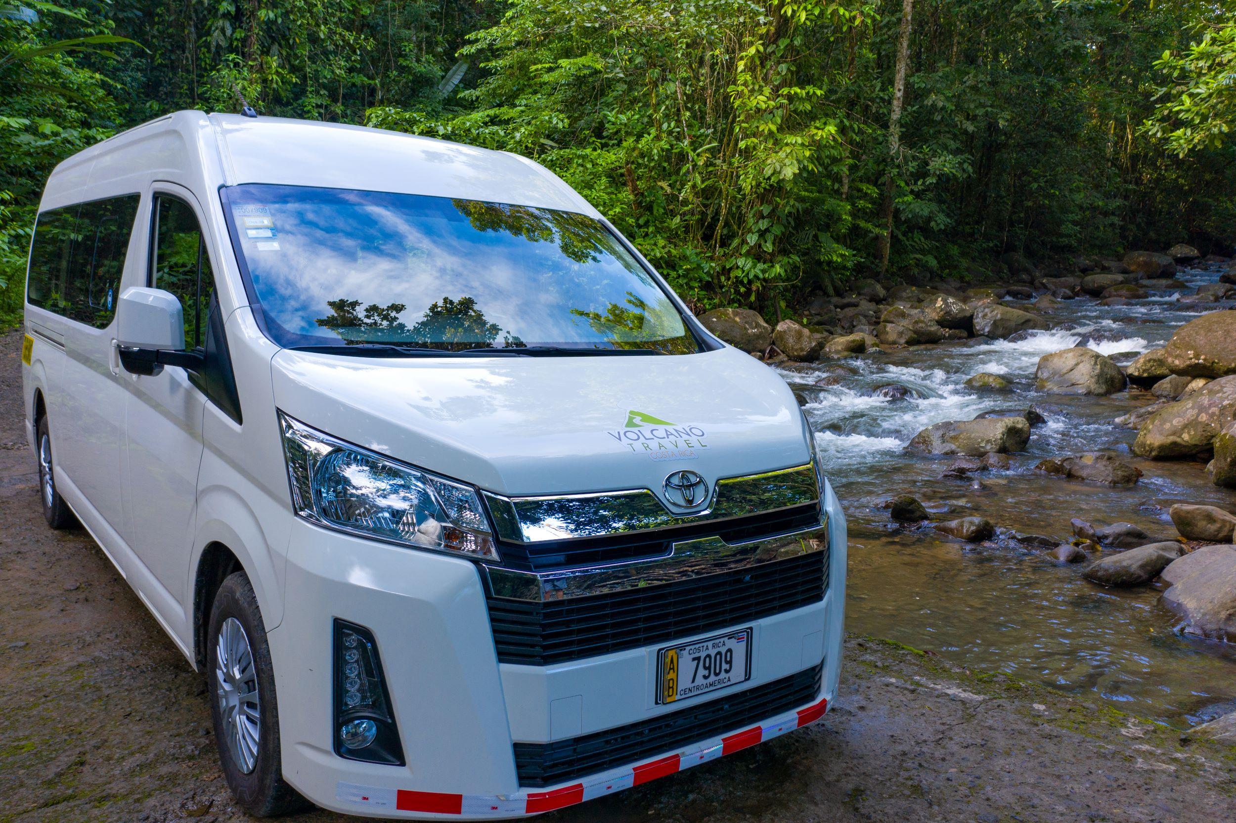 San José to La Fortuna: Shared Airport Shuttle by Volcano Travel