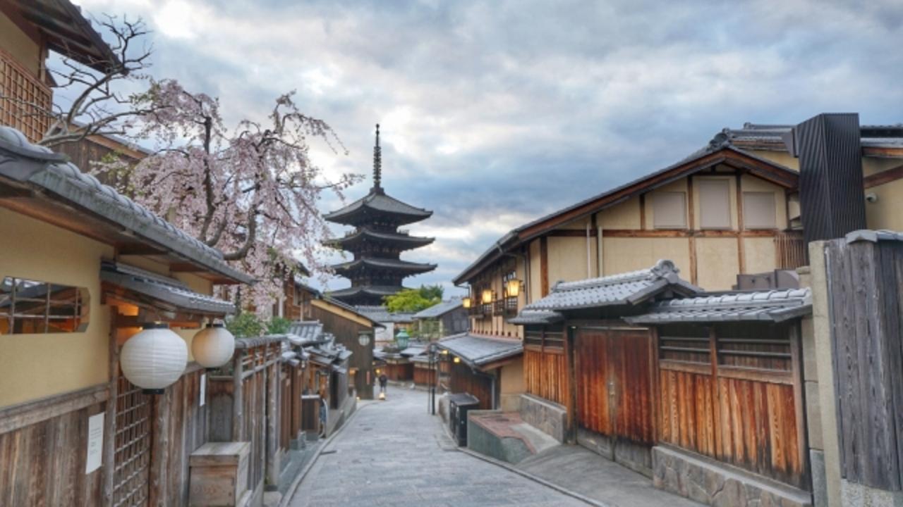 Kyoto: Gion Geisha District & Hidden Traditions