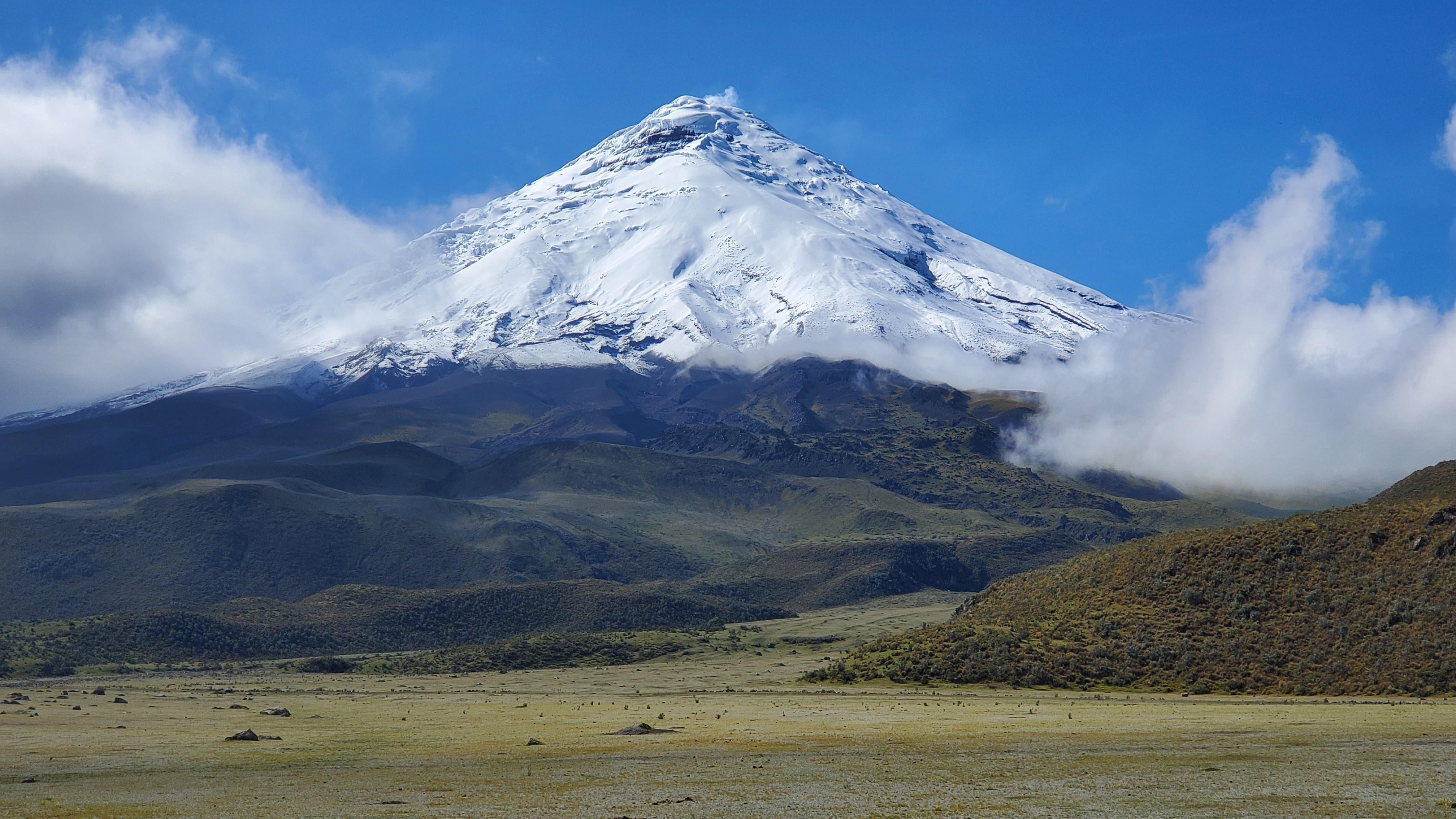 Private Andes Road Trip: Cotopaxi & Quilotoa Lagoon