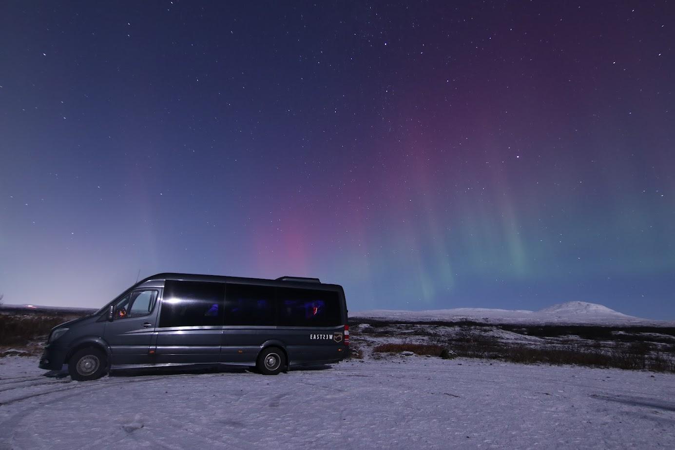 Reykjavik Northern Lights Minibus Hunt with Hot Cocoa