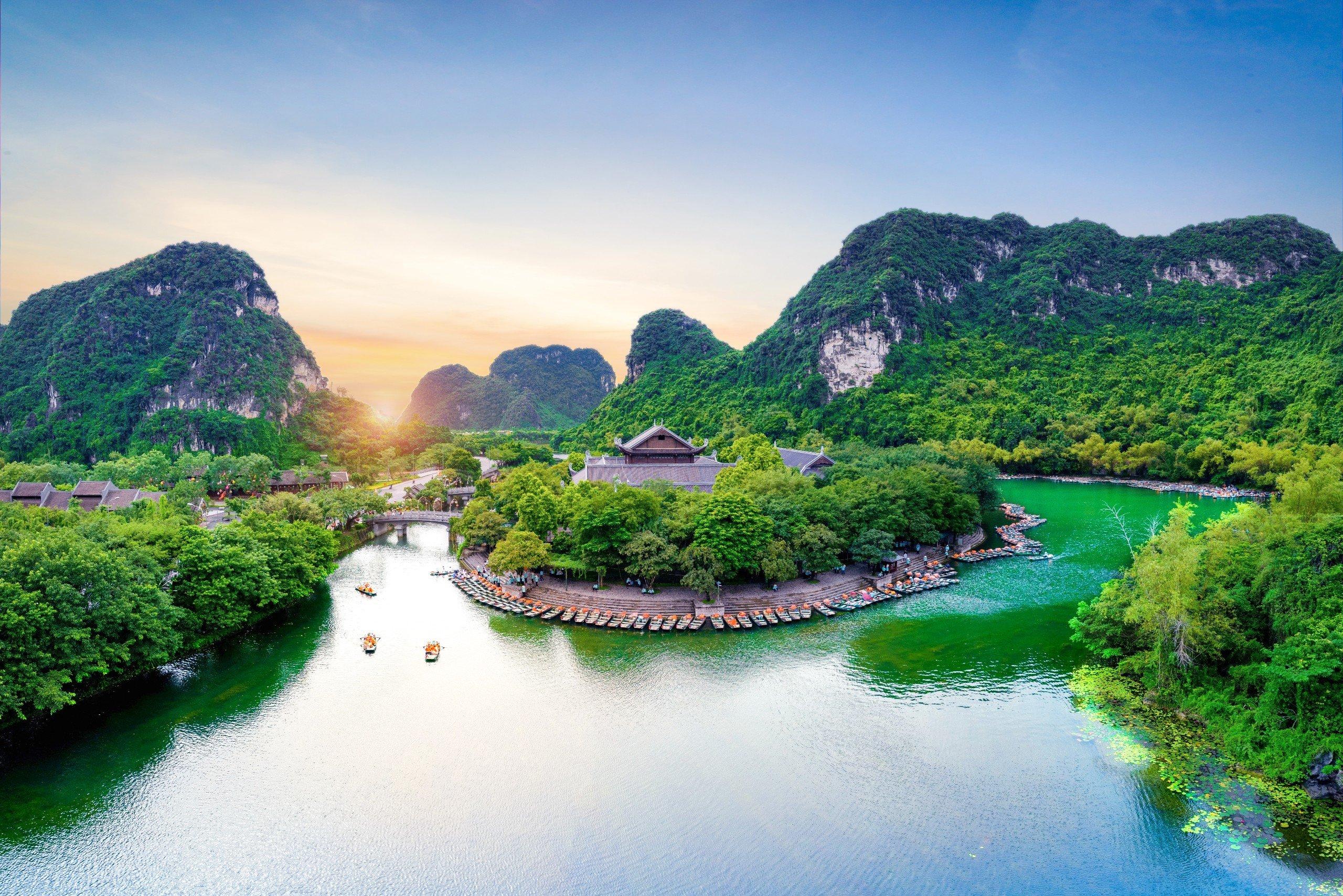 Ninh Binh Full-Day Tour: Hoa Lu, Tam Coc & Mua Cave from Hanoi
