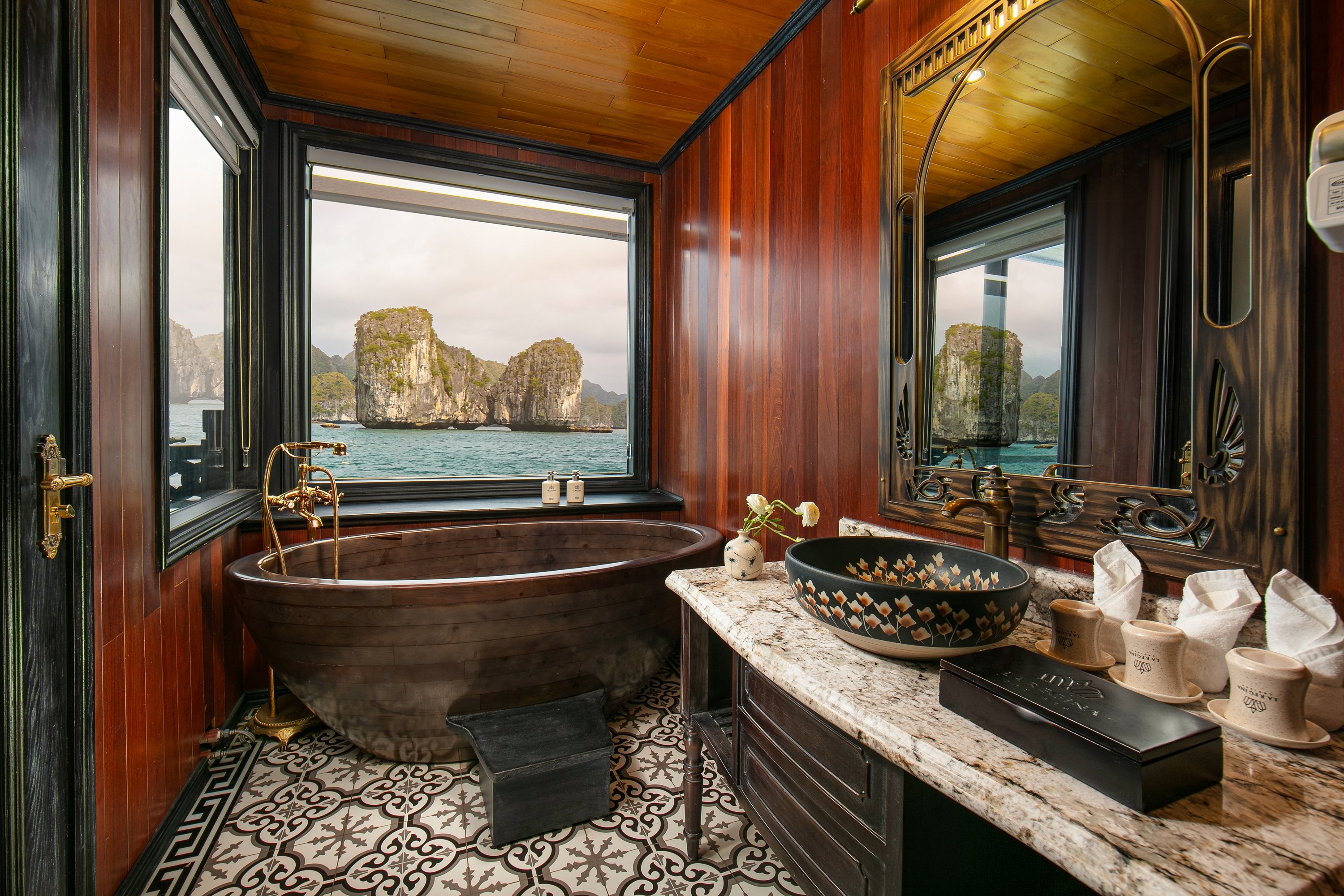 Ha Long & Lan Ha Bay 3-Day Cruise with Private Balcony