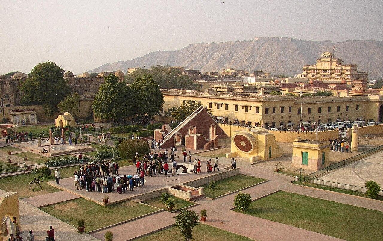 Jaipur: Jantar Mantar & Hawa Mahal Guided Walking Tour