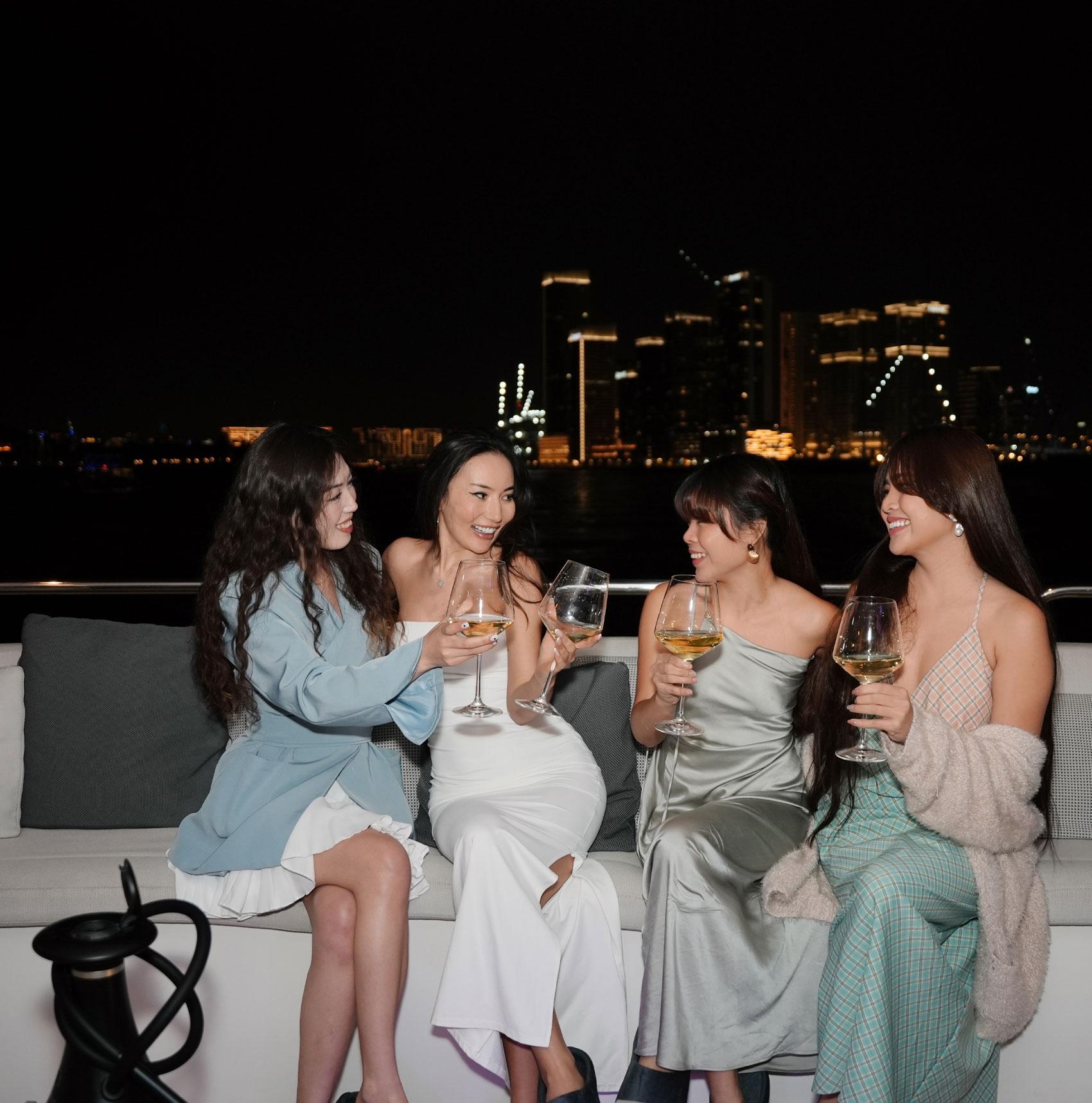 Dubai Luxury Superyacht Cruise with DJ, Swimming & Open Bar