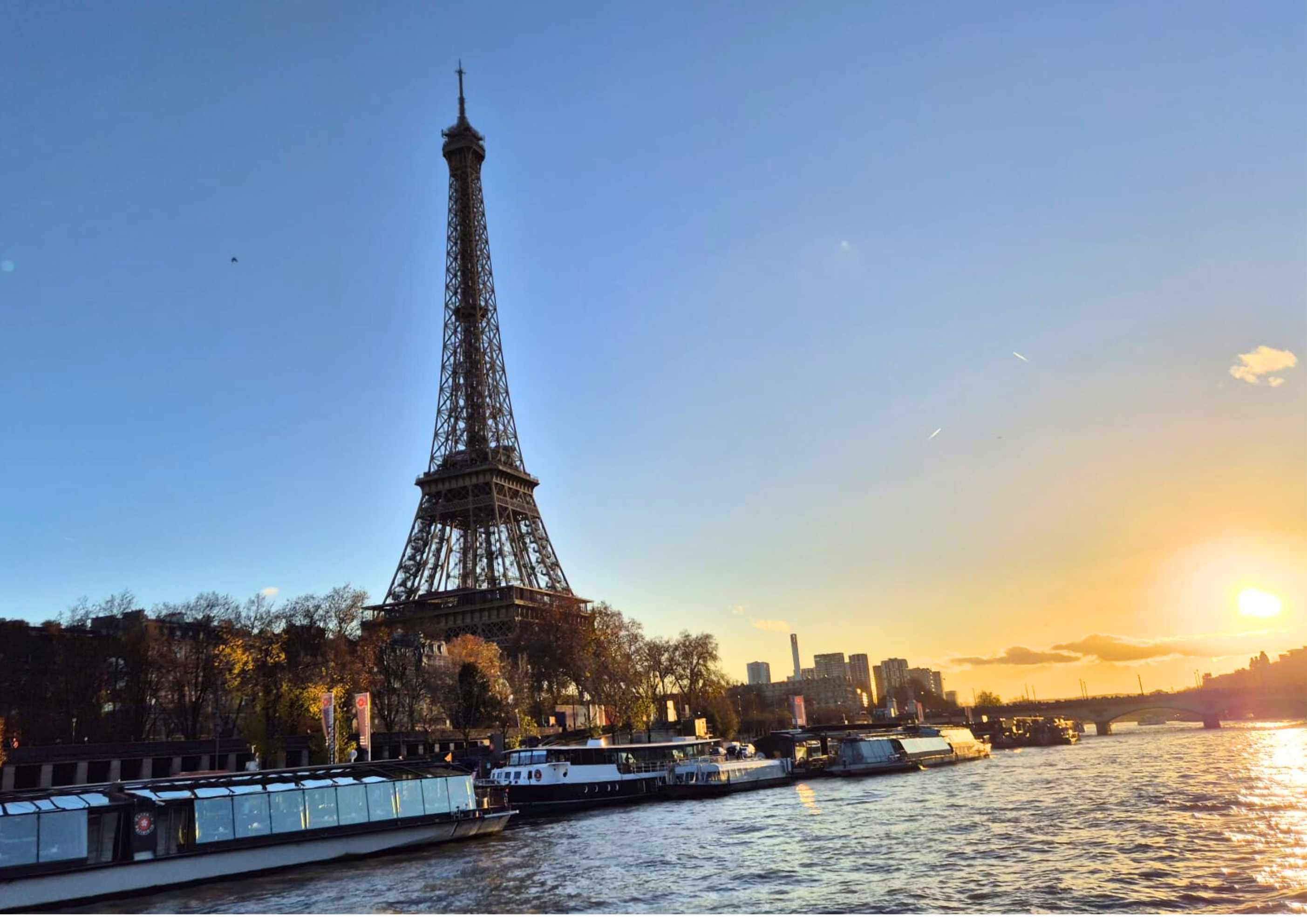 Paris Evening Seine River Cruise with Champagne