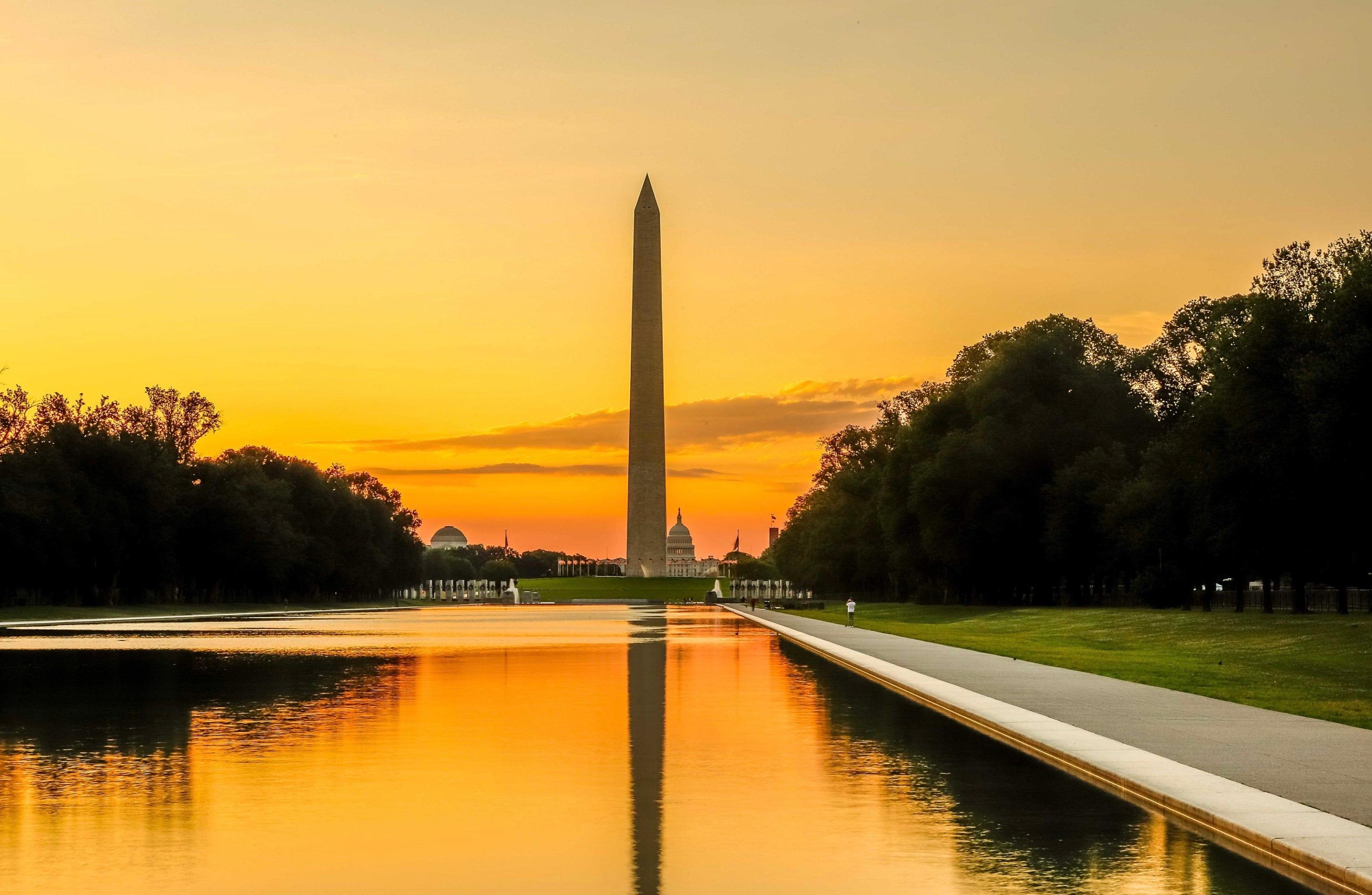 DC Sunset Monuments & Memorials Walking Tour