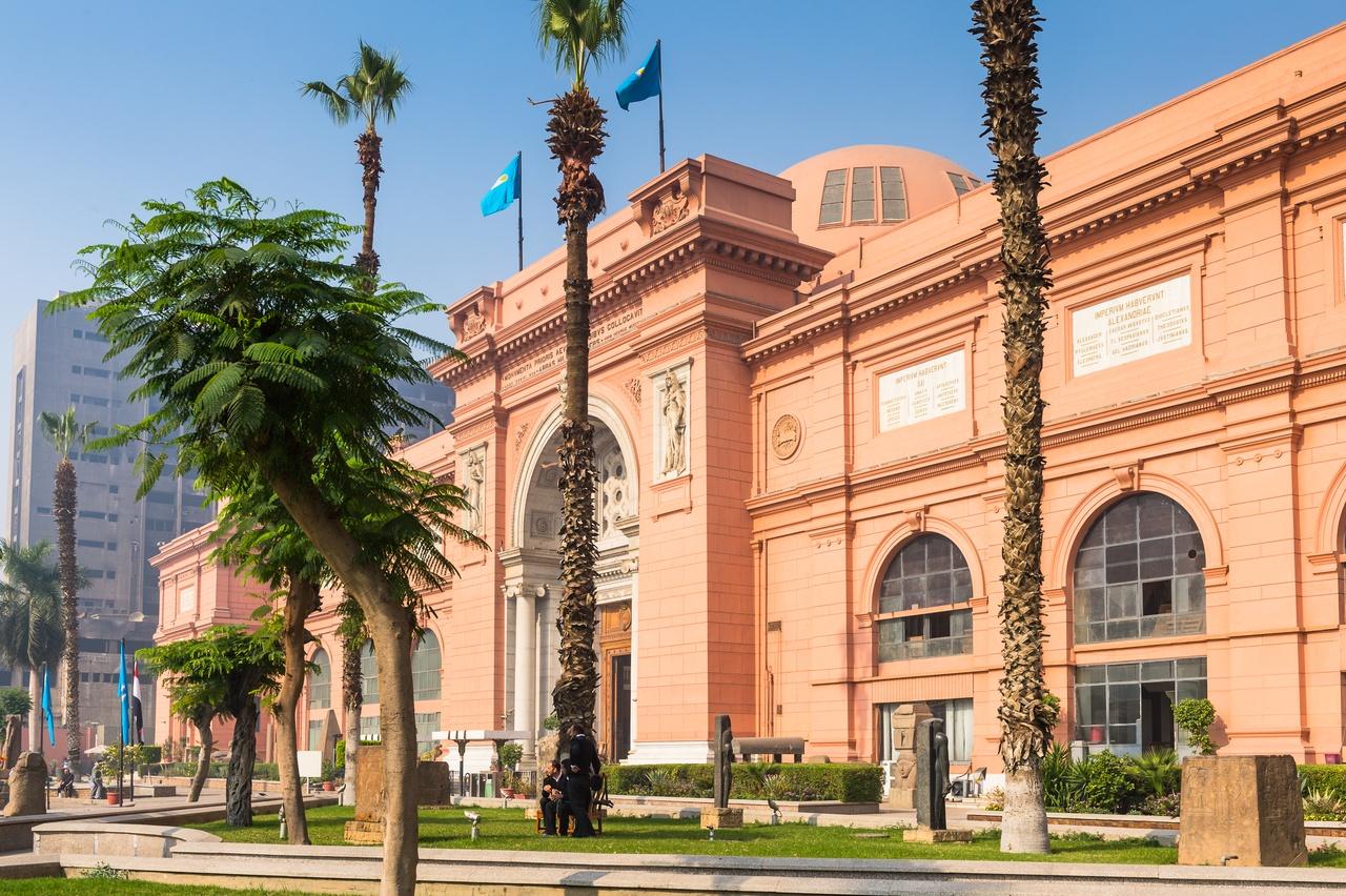 Sharm to Cairo: Giza Pyramids & Grand Museum Day Trip
