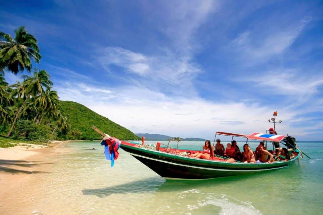 Koh Phangan Traditional Longtail Boat Trip with Snorkeling & Bottle Beach