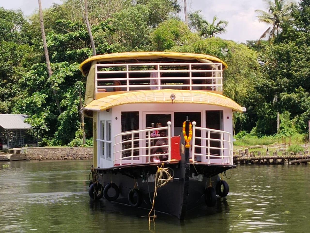 5-Day Private Kerala Escape: Munnar, Thekkady & Alleppey
