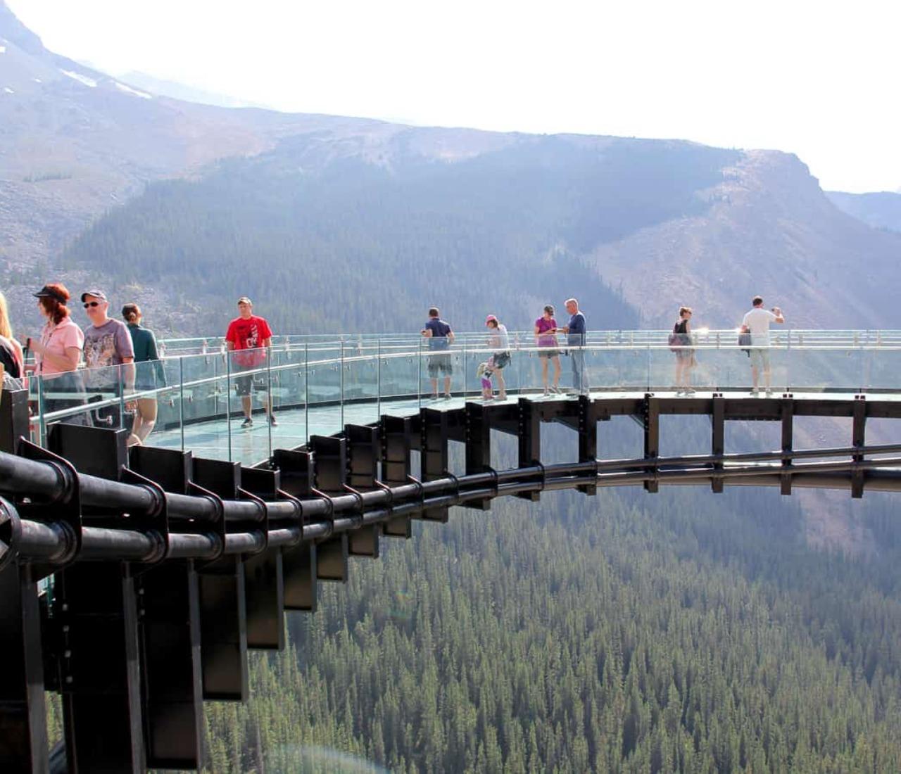 Columbia Icefield, Skywalk, Crowfoot Glacier & Lakes Tour