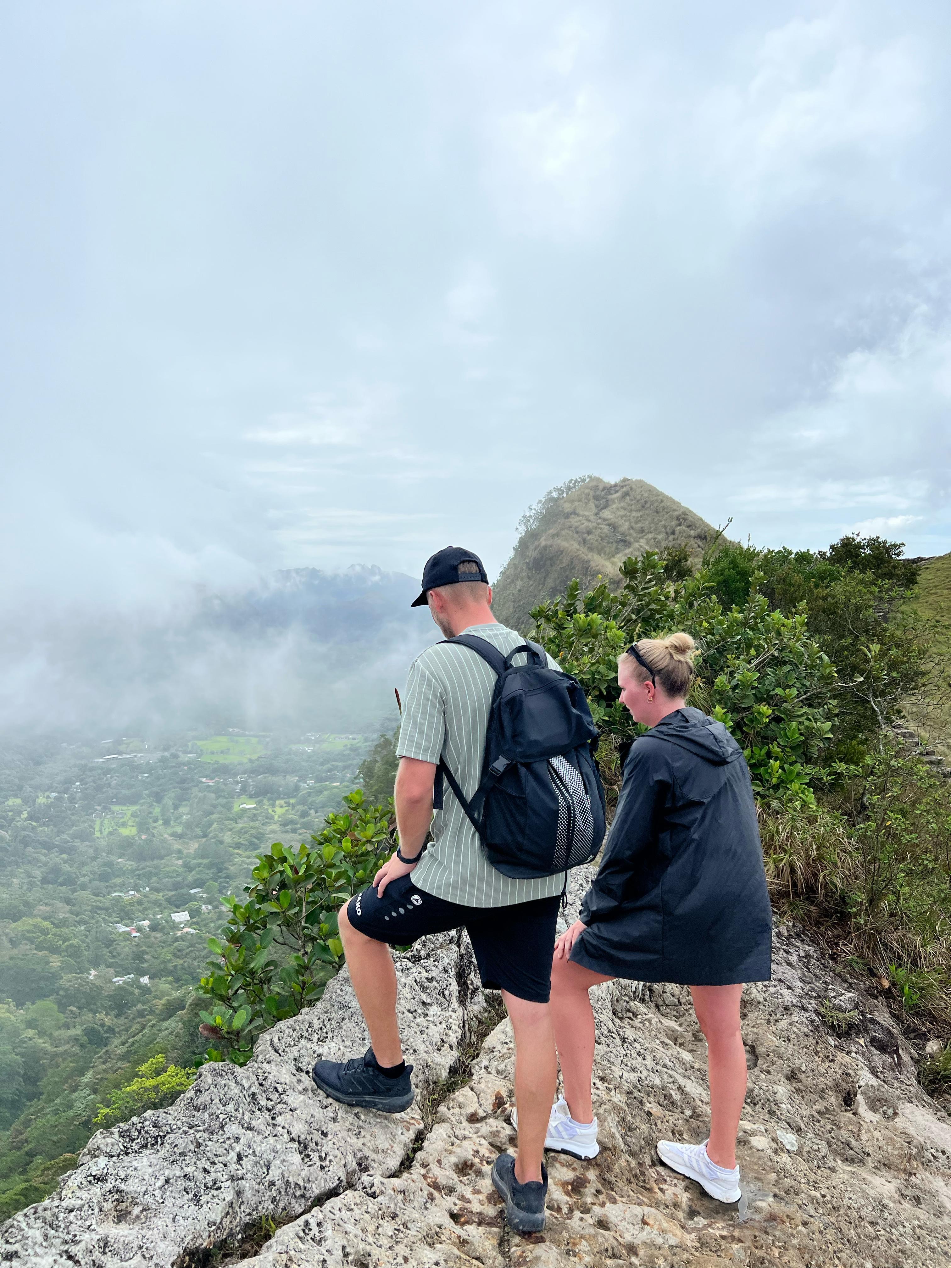 El Valle de Antón Volcanic Crater Hiking Experience