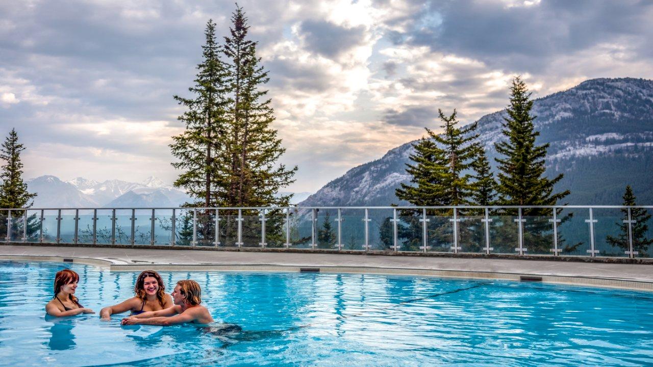 Banff Upper Hot Springs Sulphur Mountain mineral pool Rocky Mountains — image 7