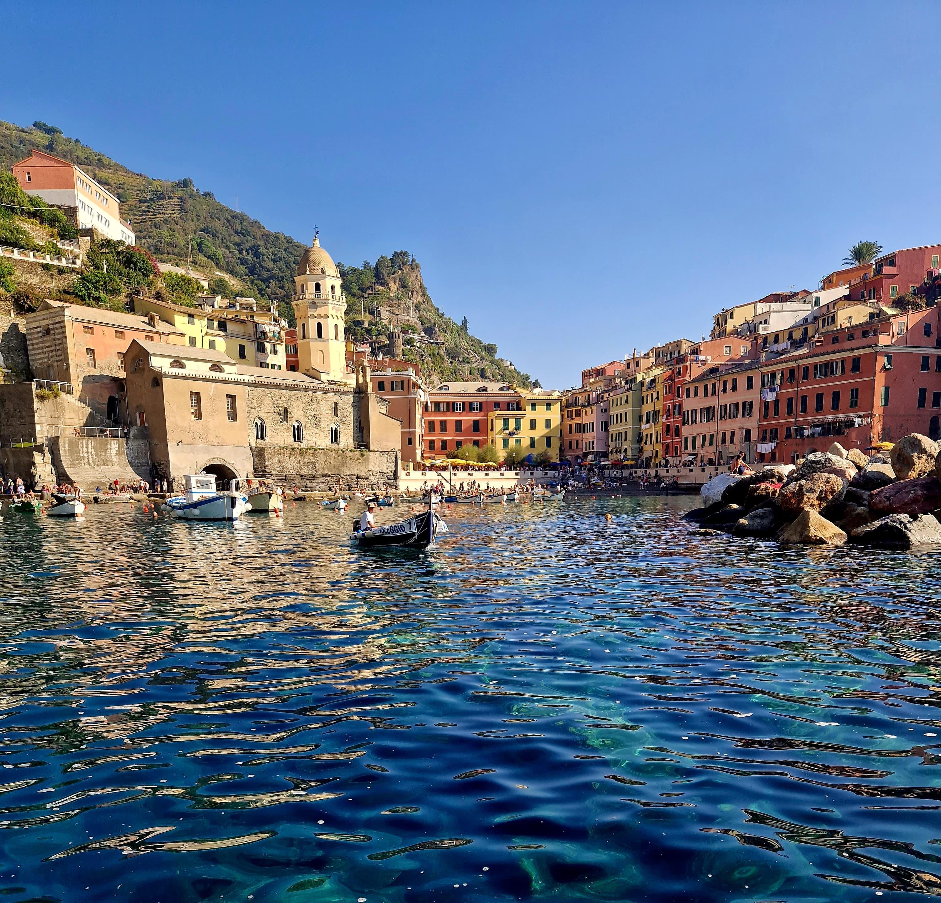 Cinque Terre Boat Trip with Snorkeling & Onboard Tasting