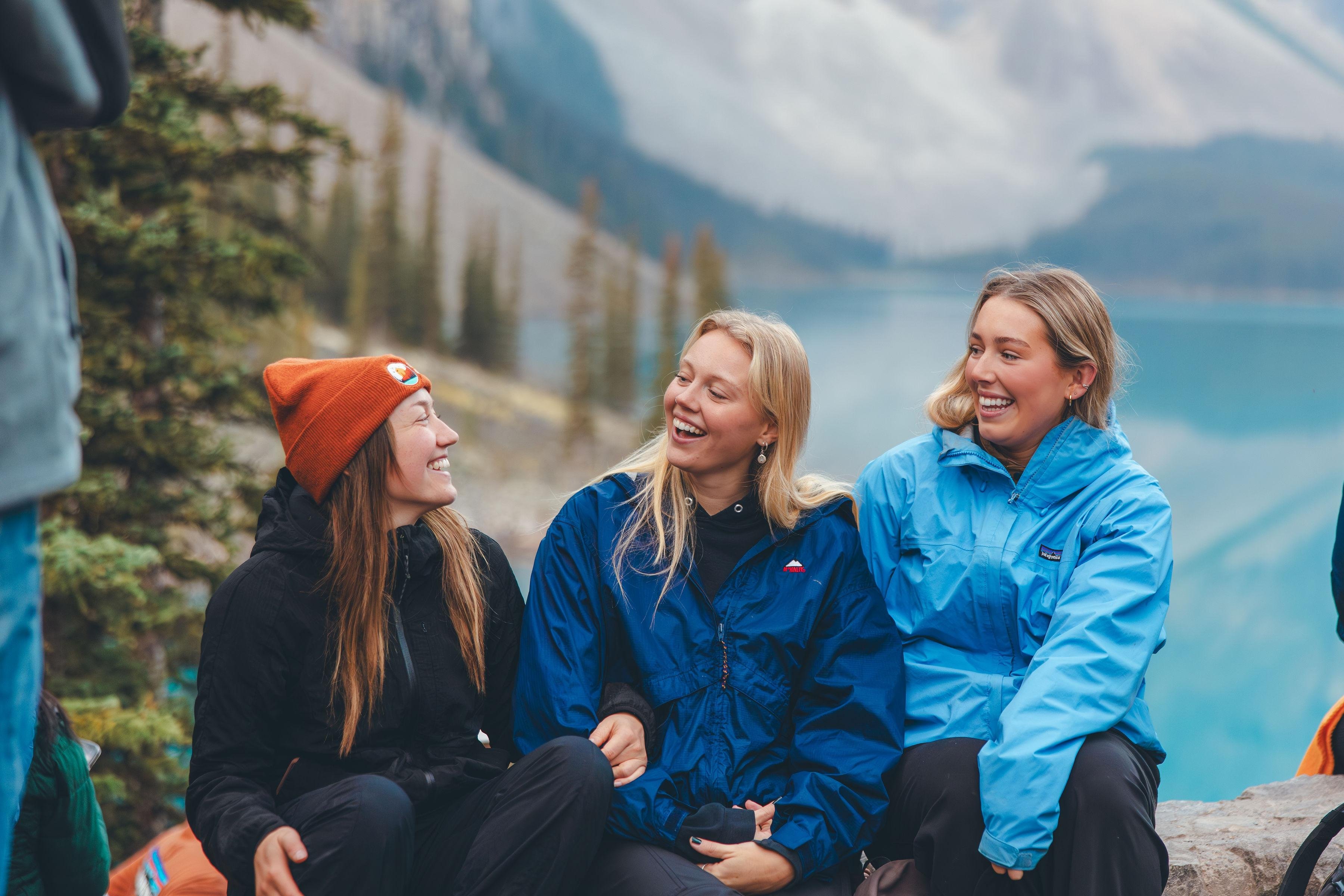 Moraine Lake shuttle tour — glacial turquoise lake and Valley of the Ten Peaks in Banff National Park — image 2