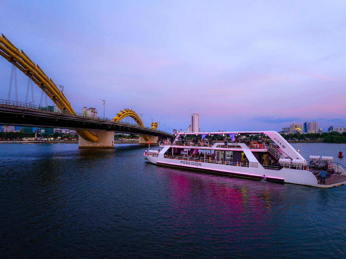 Da Nang Poseidon Cruise: Dinner & Dragon Bridge Show