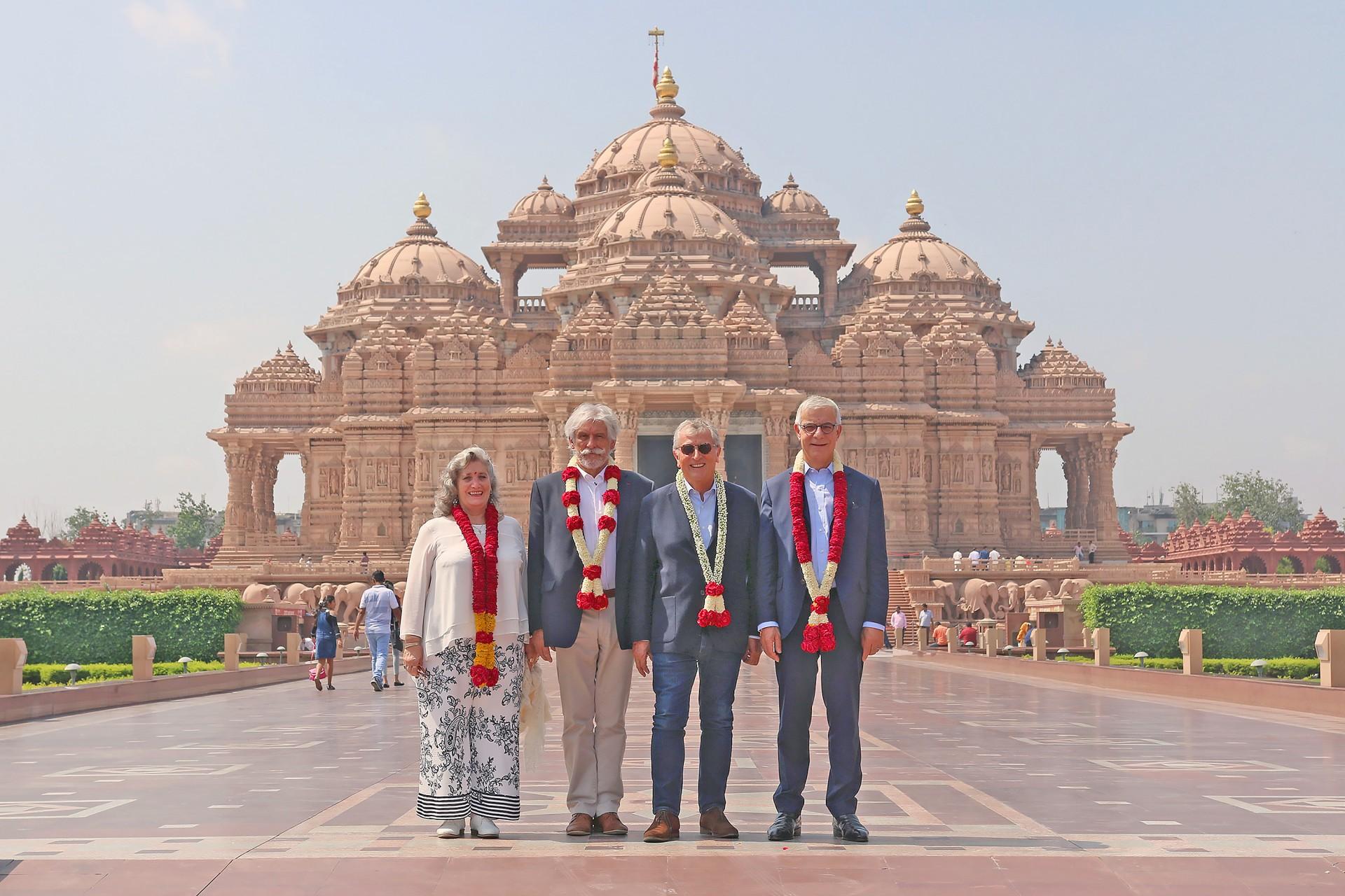 Delhi Akshardham Temple Private Tour & Evening Light Show