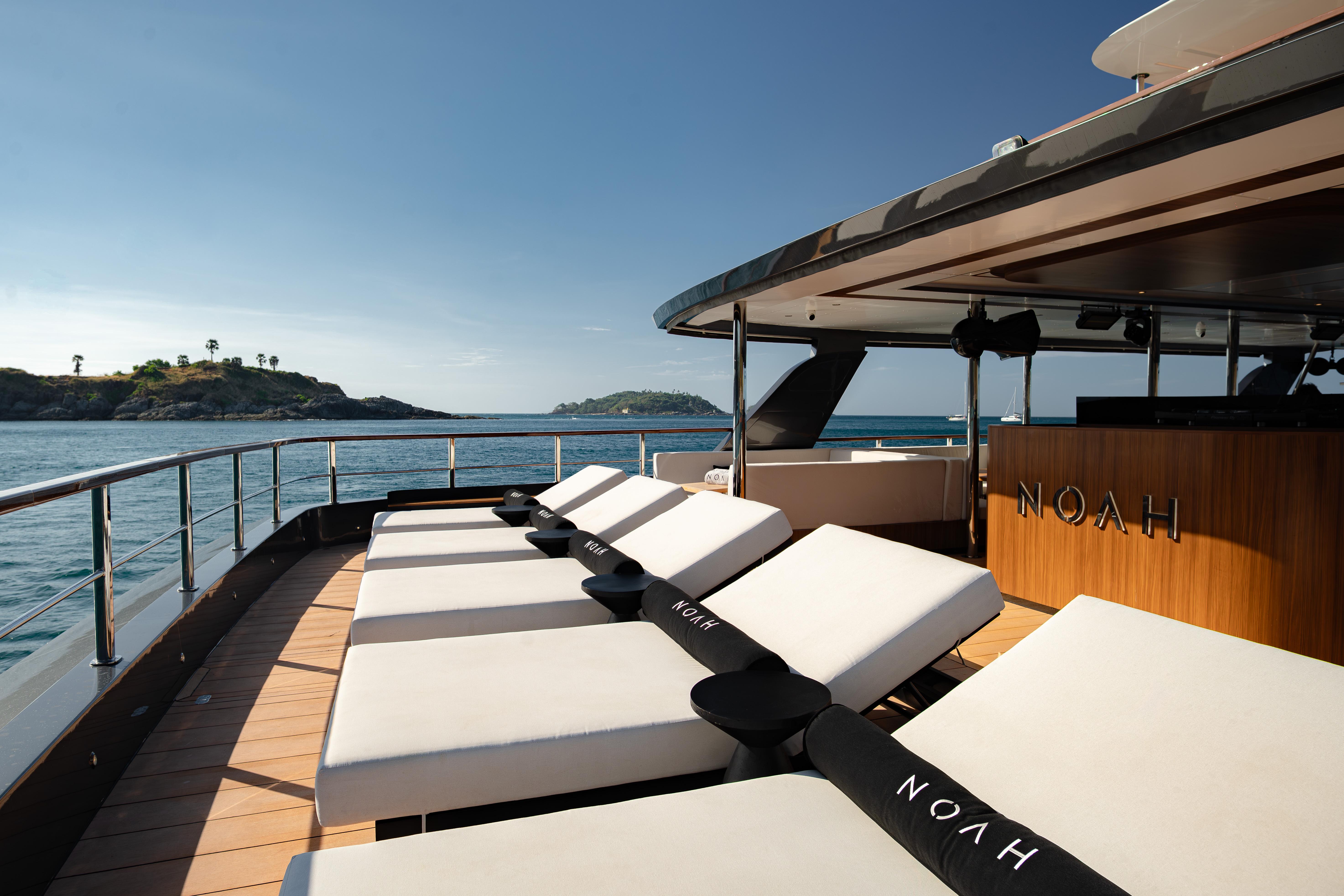 Phuket: Phi Phi & Maiton Island Luxury Catamaran DJ Party