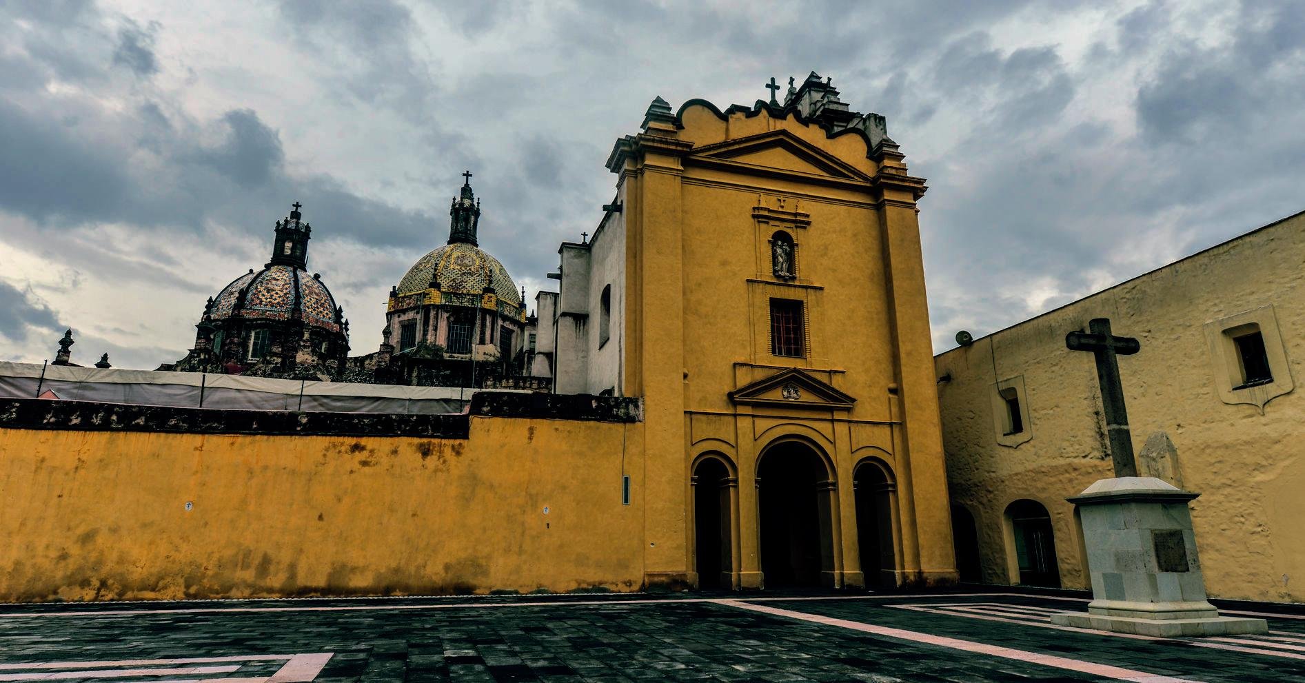 Private Mexico City: Coyoacán, Frida Kahlo & Xochimilco Tour