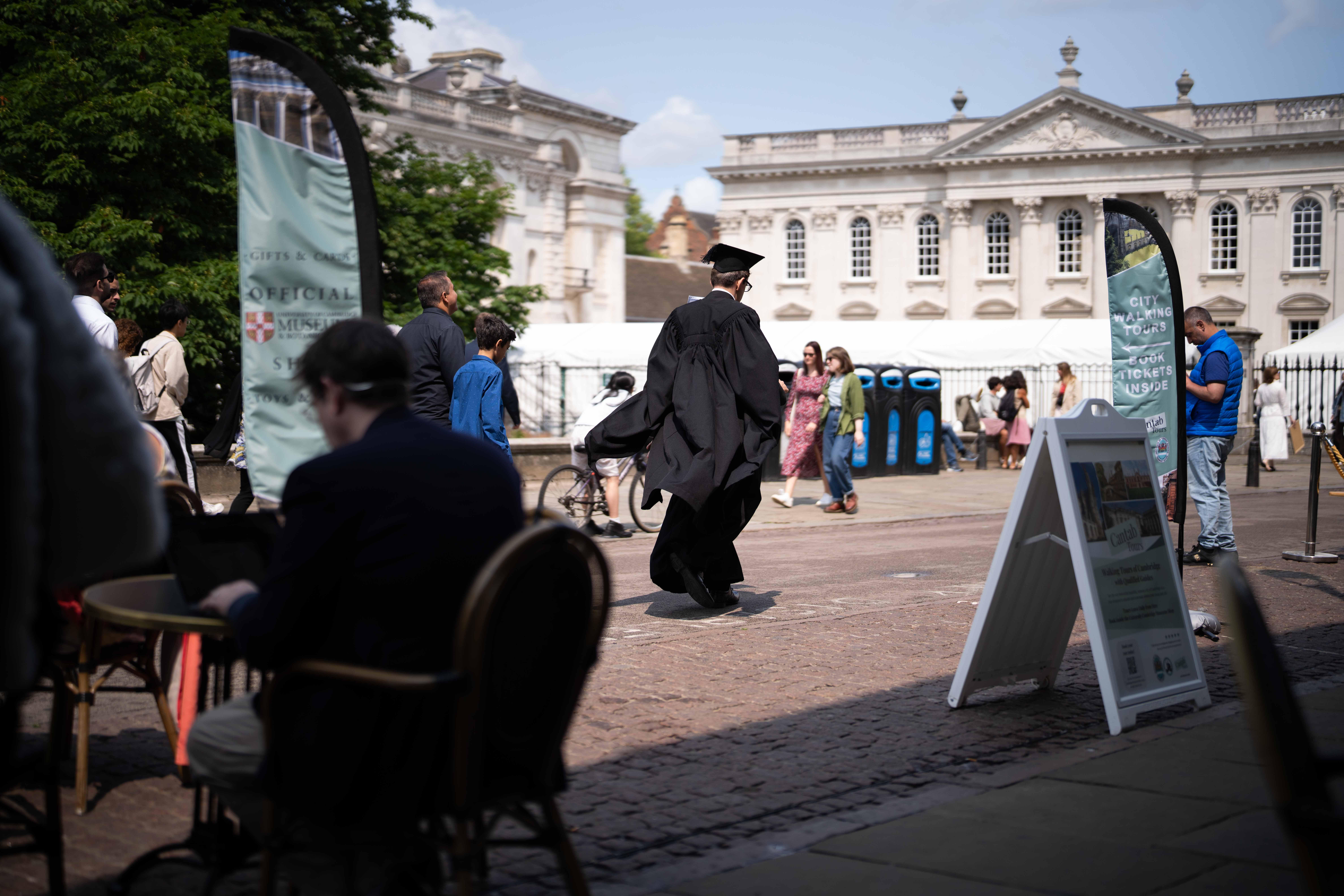 Cambridge walk and punt tour — image 17