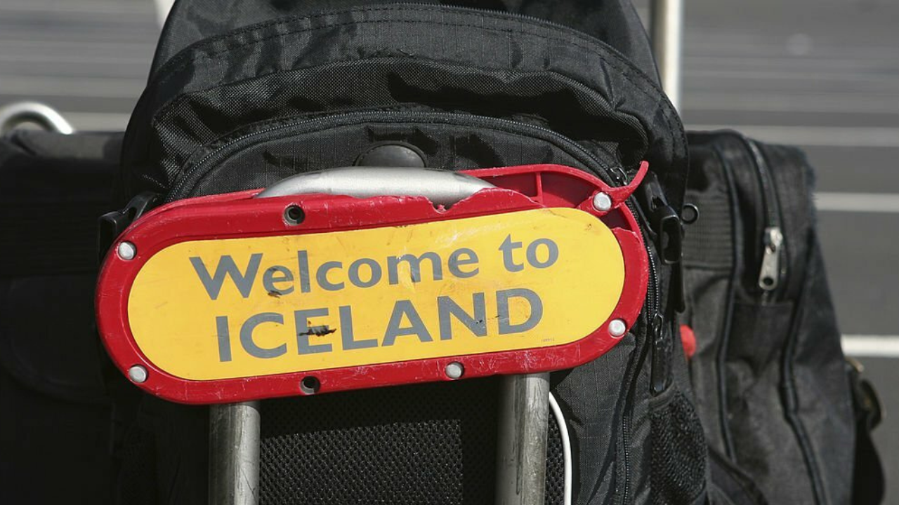 Private Golden Circle Tour: Keflavik Airport to Reykjavik