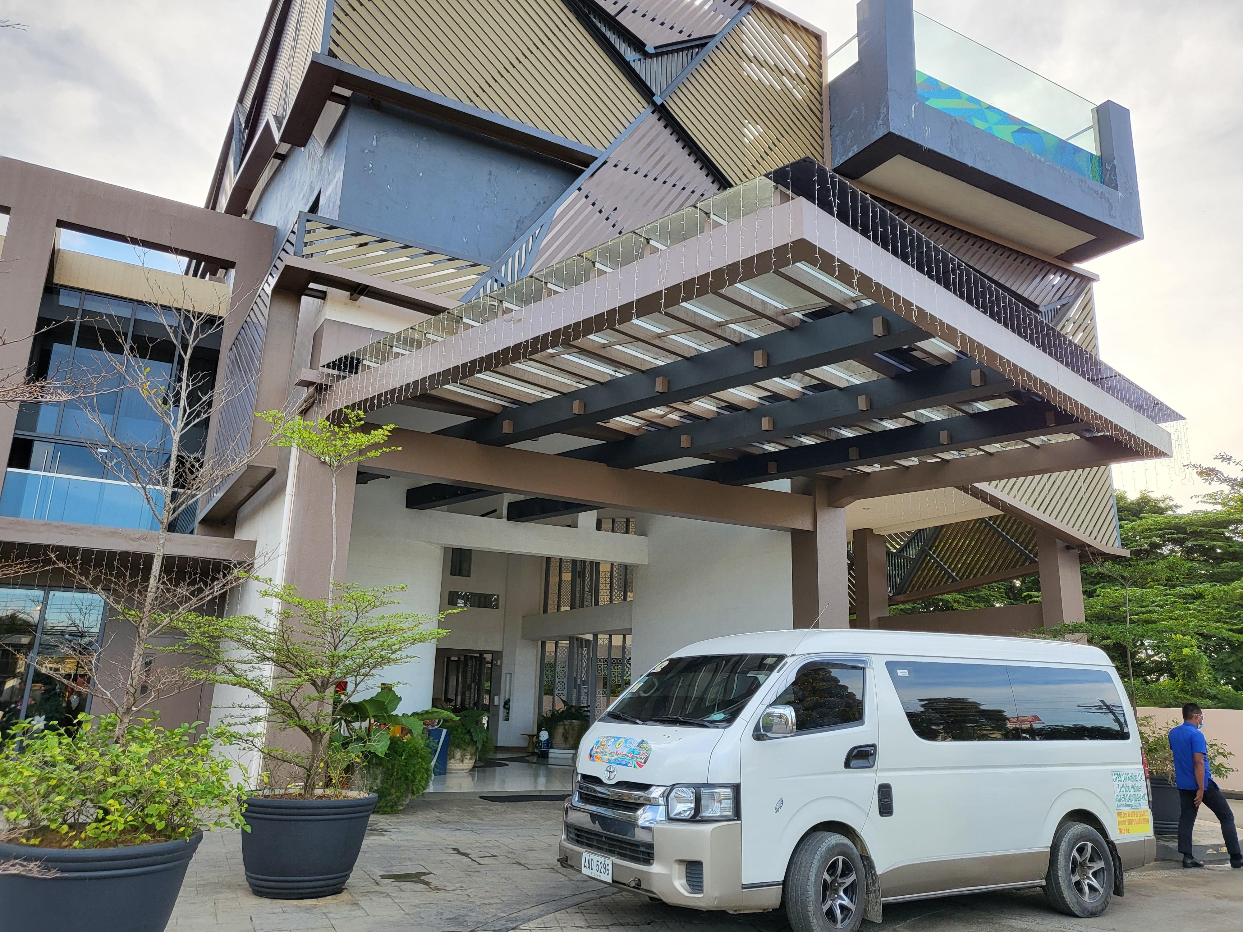 Private Van Transfer: El Nido to Puerto Princesa