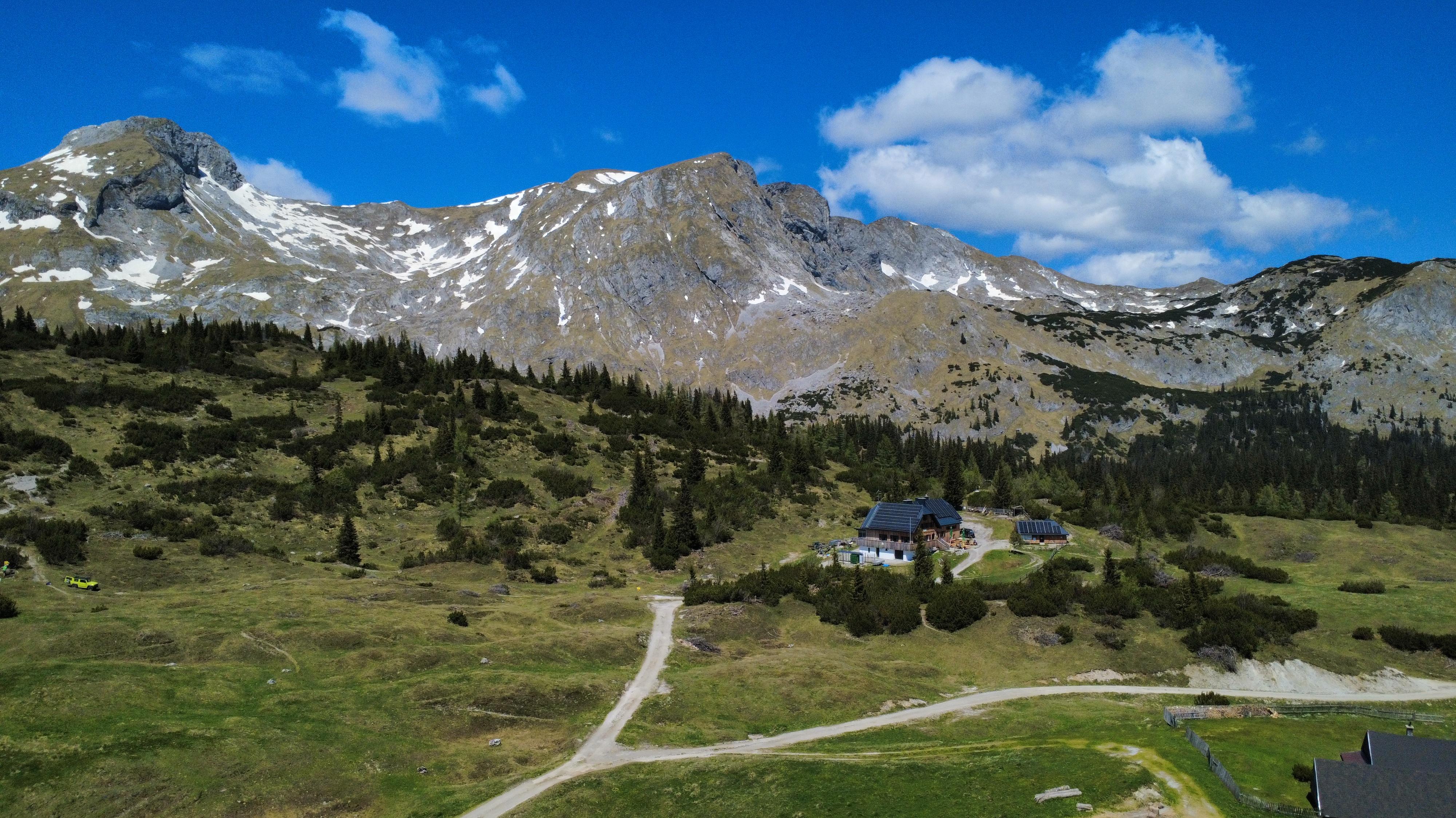 2-Day Alpine Hiking Adventure from Vienna with Mountain Hut Overnight