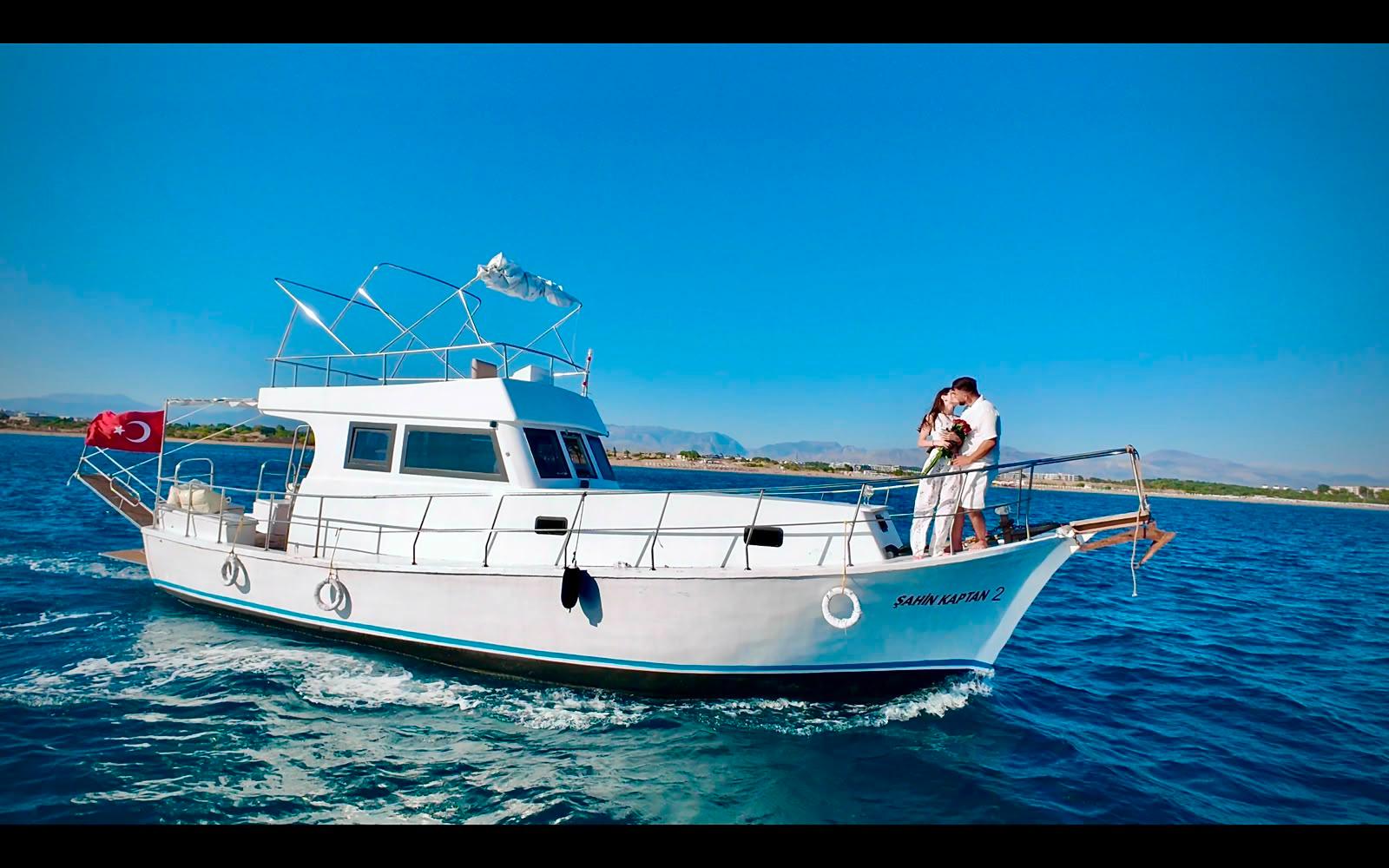 Side: Private Boat Trip with Snorkeling & BBQ Lunch